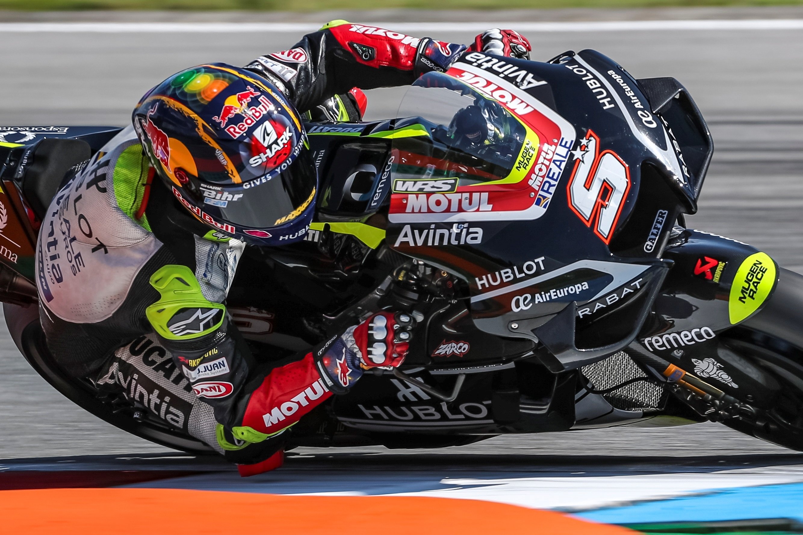 Zarco consigue la pole en Brno y da margen en el Mundial a Marc Márquez