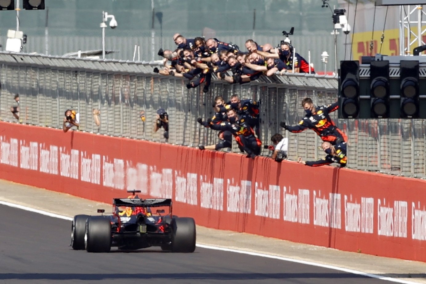 Max Verstappen rompe la hegemonía de Hamilton y gana el GP del 70 Aniversario