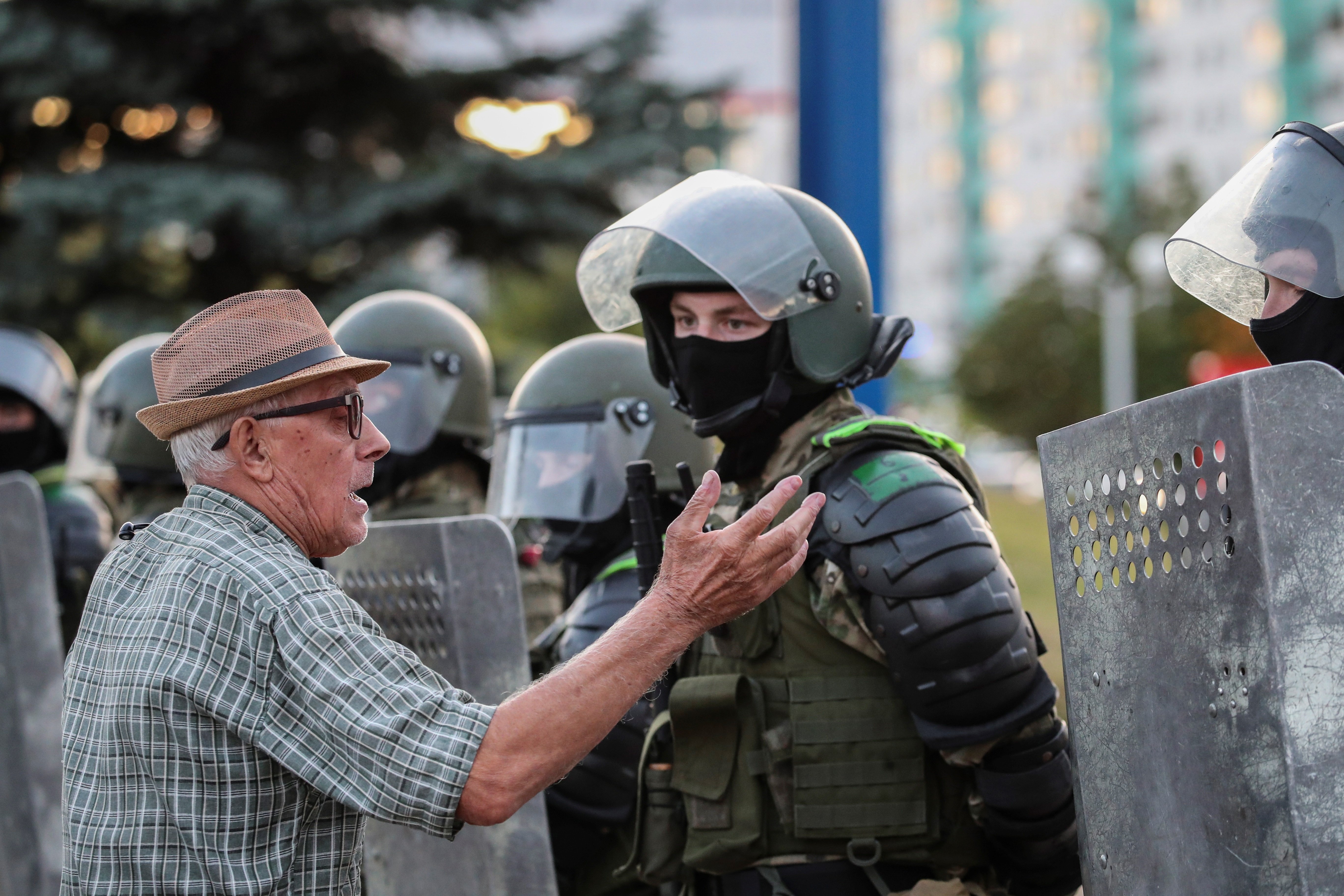 Lukaixenko respon amb un toc de queda a les protestes a Bielorússia