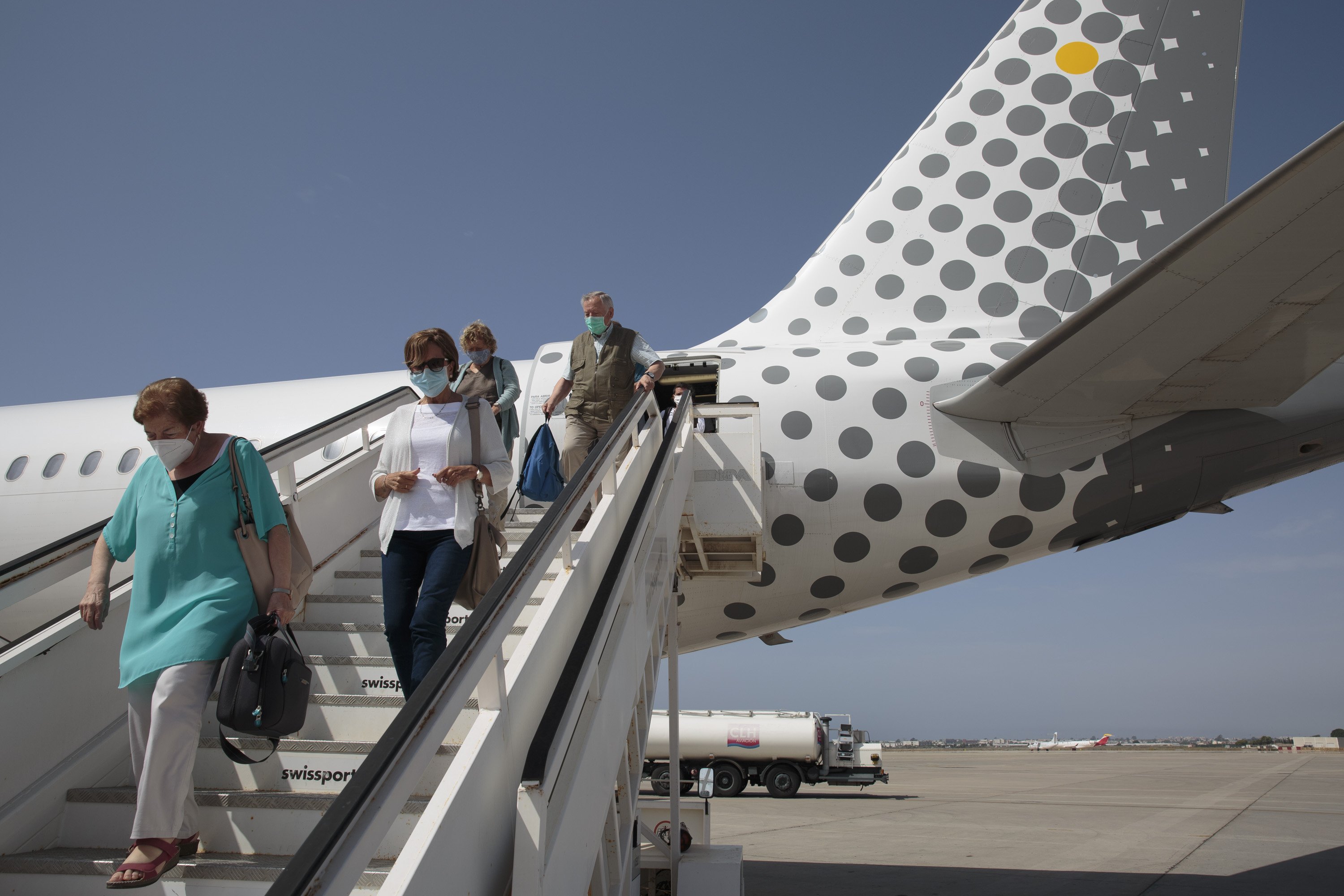 Ecologistes demanen a Sánchez i Aragonès aturar l'ampliació de l'aeroport