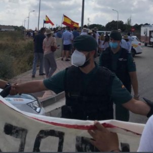 Protestas contra Felipe VI y Letizia en Menorca, con fuerte vigilancia policial