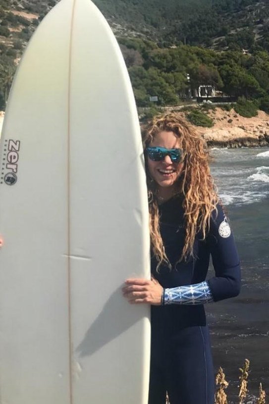 shakira surf