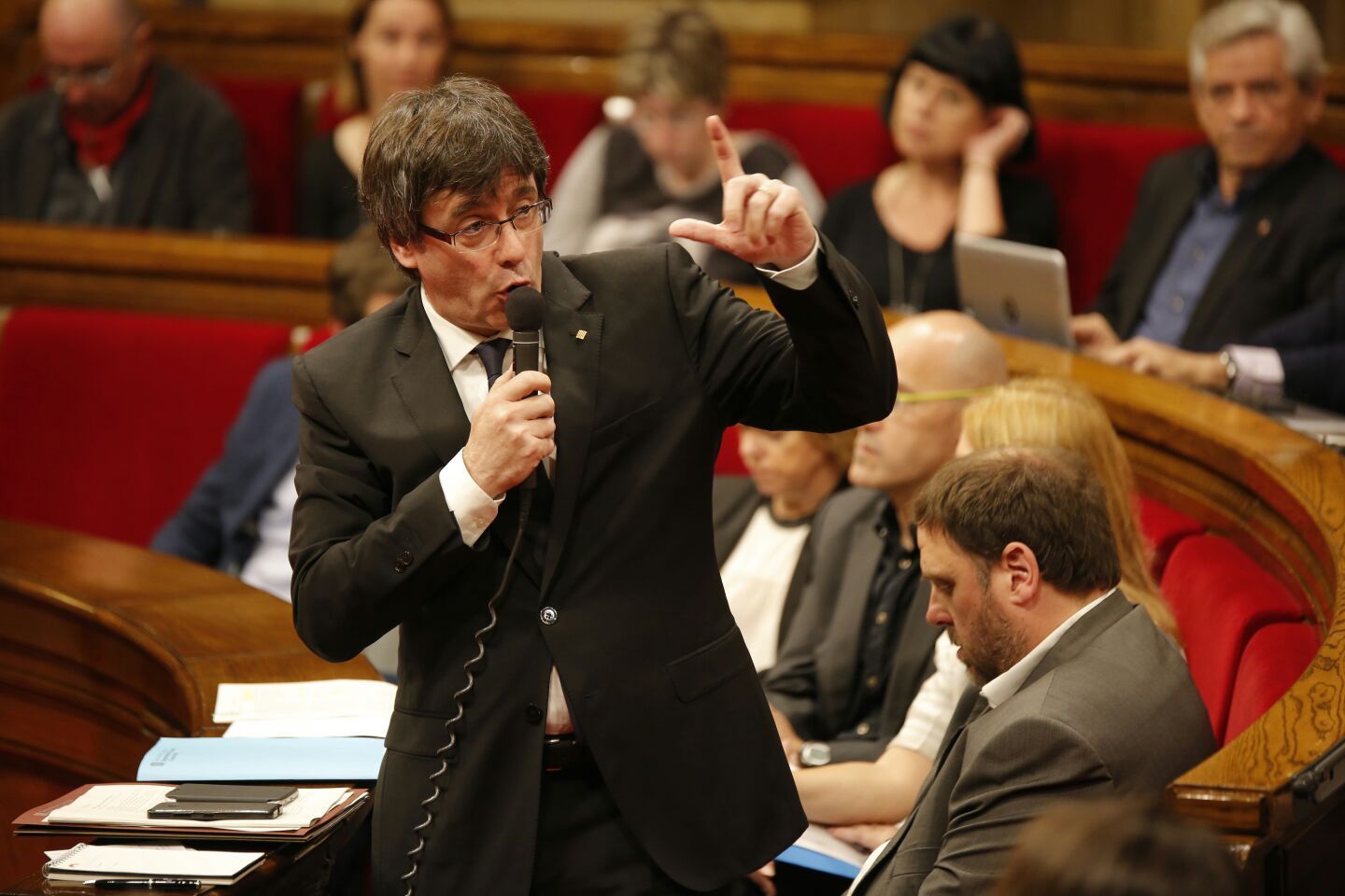 Puigdemont recuerda que los gobiernos de PSOE y PP “se reunieron con los que mataban”