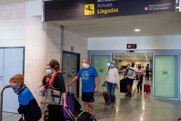 aeroport espanya turistes coronavirus - efe