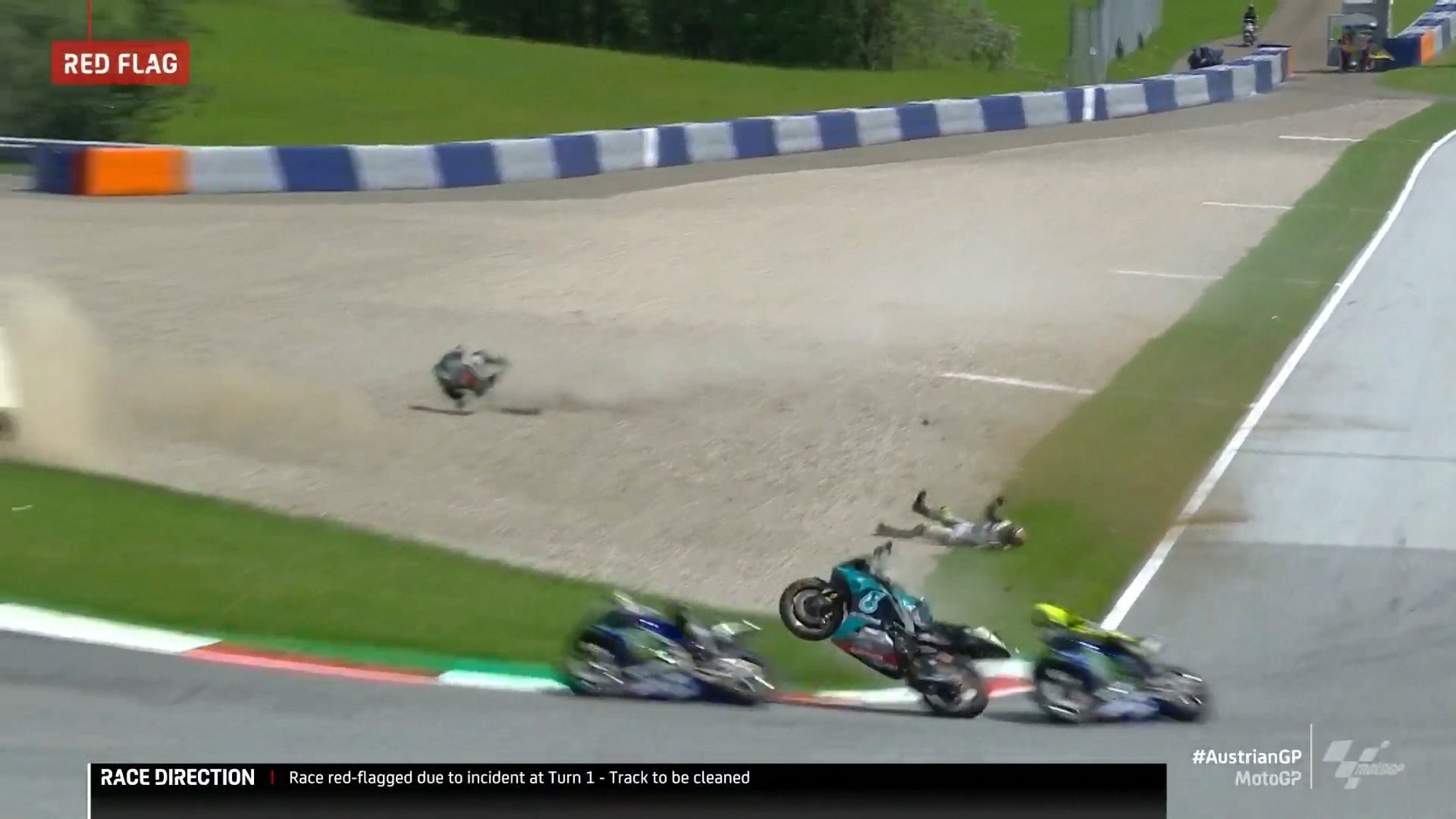 VÍDEO | Terrible accidente en MotoGP que no acaba en desgracia por milésimas