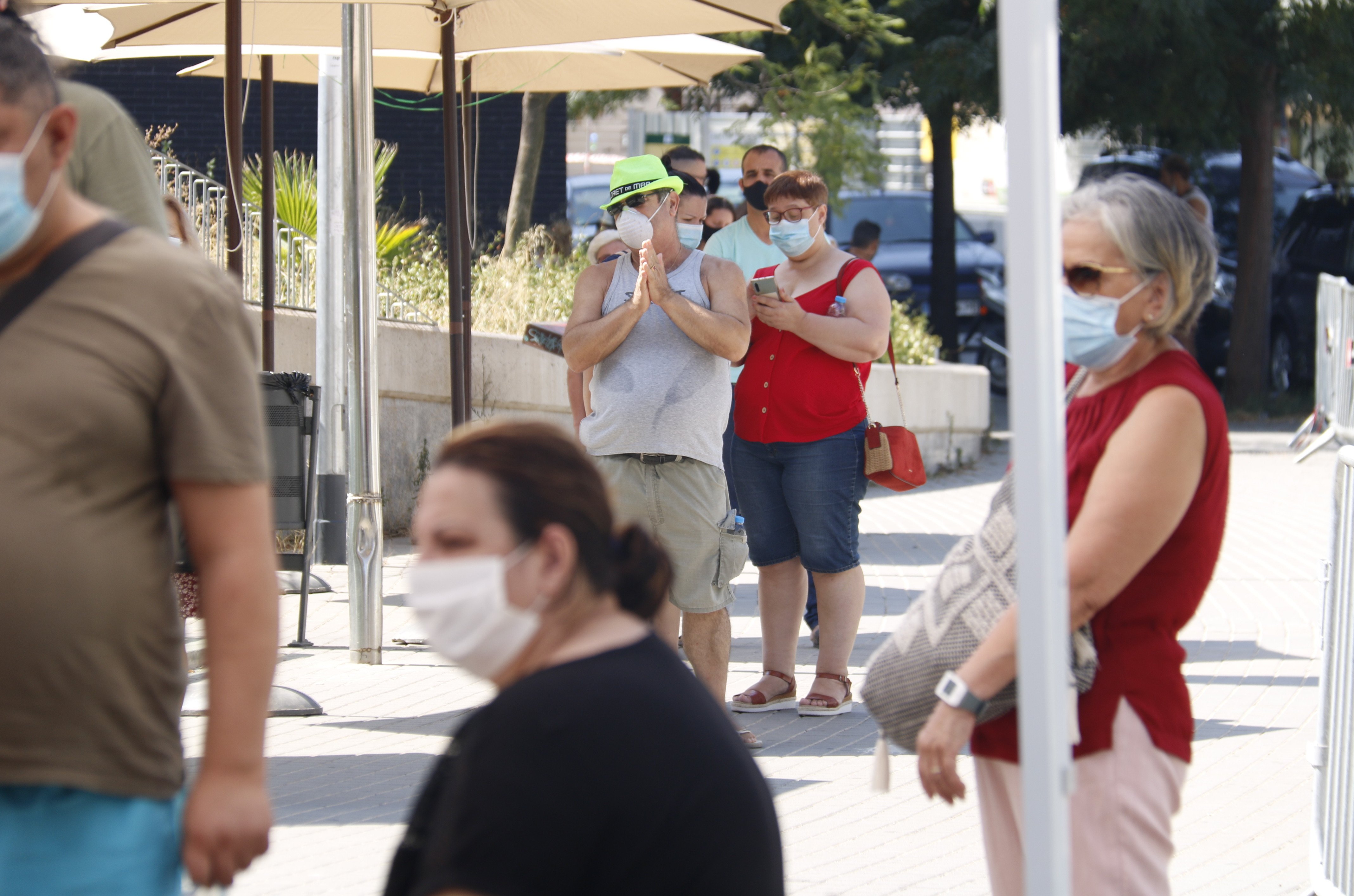 Salut detecta un 3% de persones amb coronavirus en el cribratge de Torre Baró