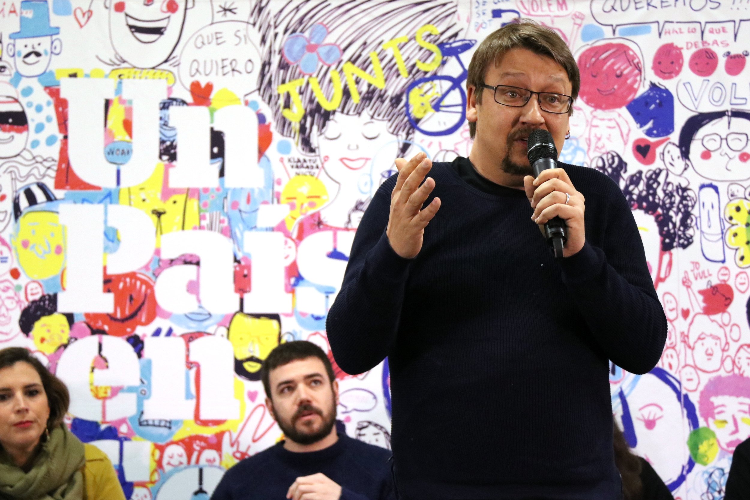 El nuevo partido de Colau se tambalea ante la presión de Podem