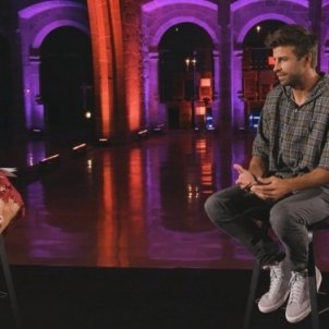 Helena Garcia Melero conversa amb Gerard Piqué durant els PREMIS TALENT_TV3