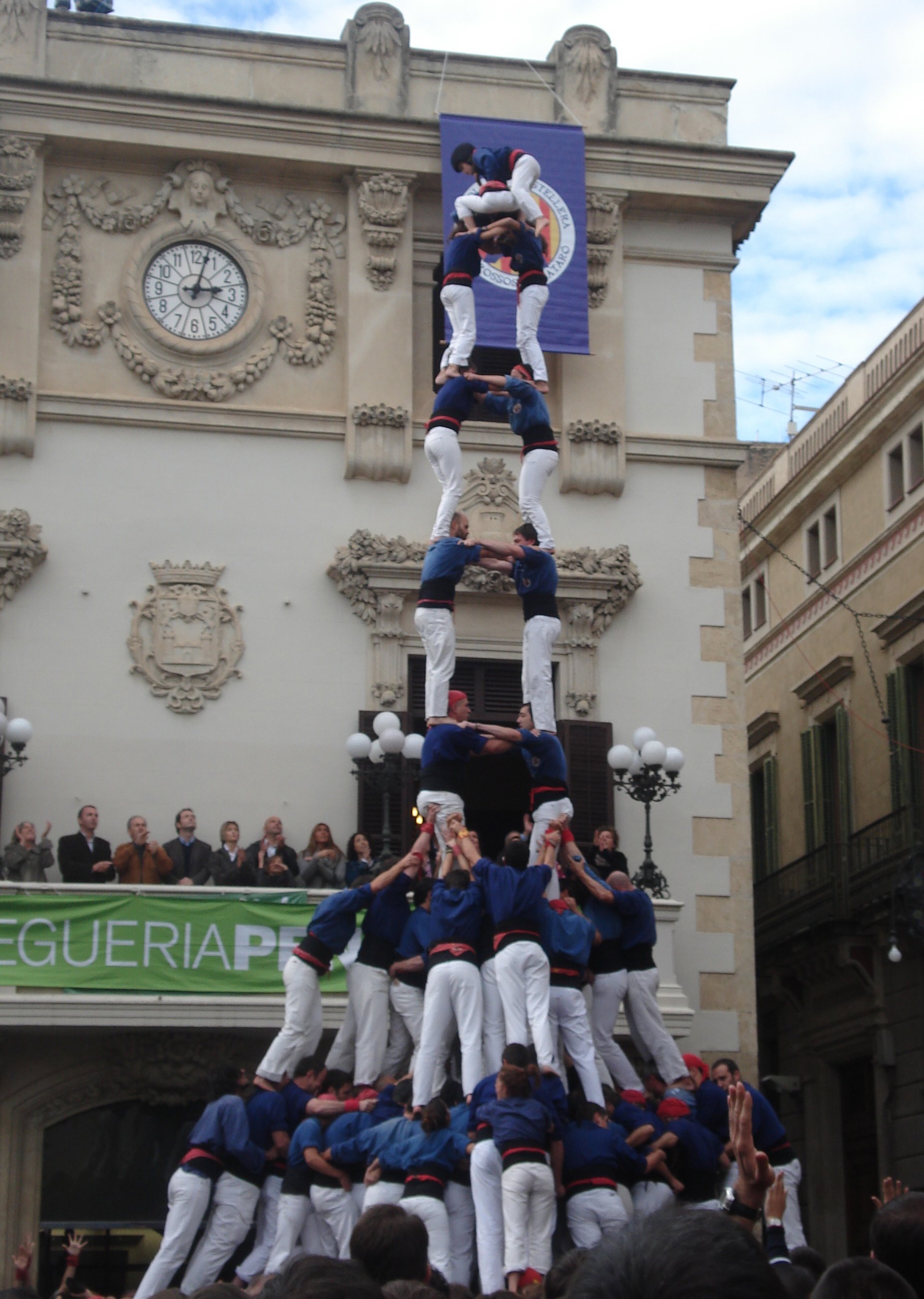 Minuto de silencio en Tarragona y Gavà por el casteller muerto en el Serrallo