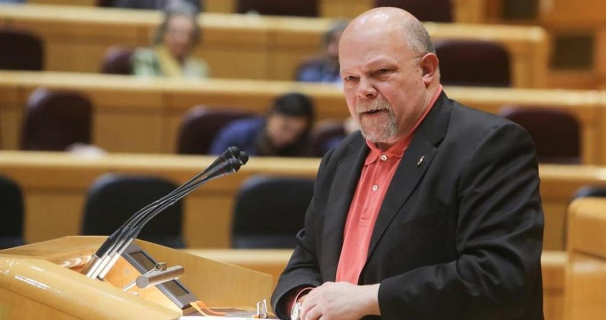 Ciudadanos senator tears up membership card after party changes