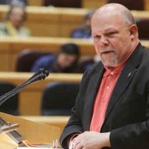 Un senador catalán de Ciudadanos rompe el carné del partido