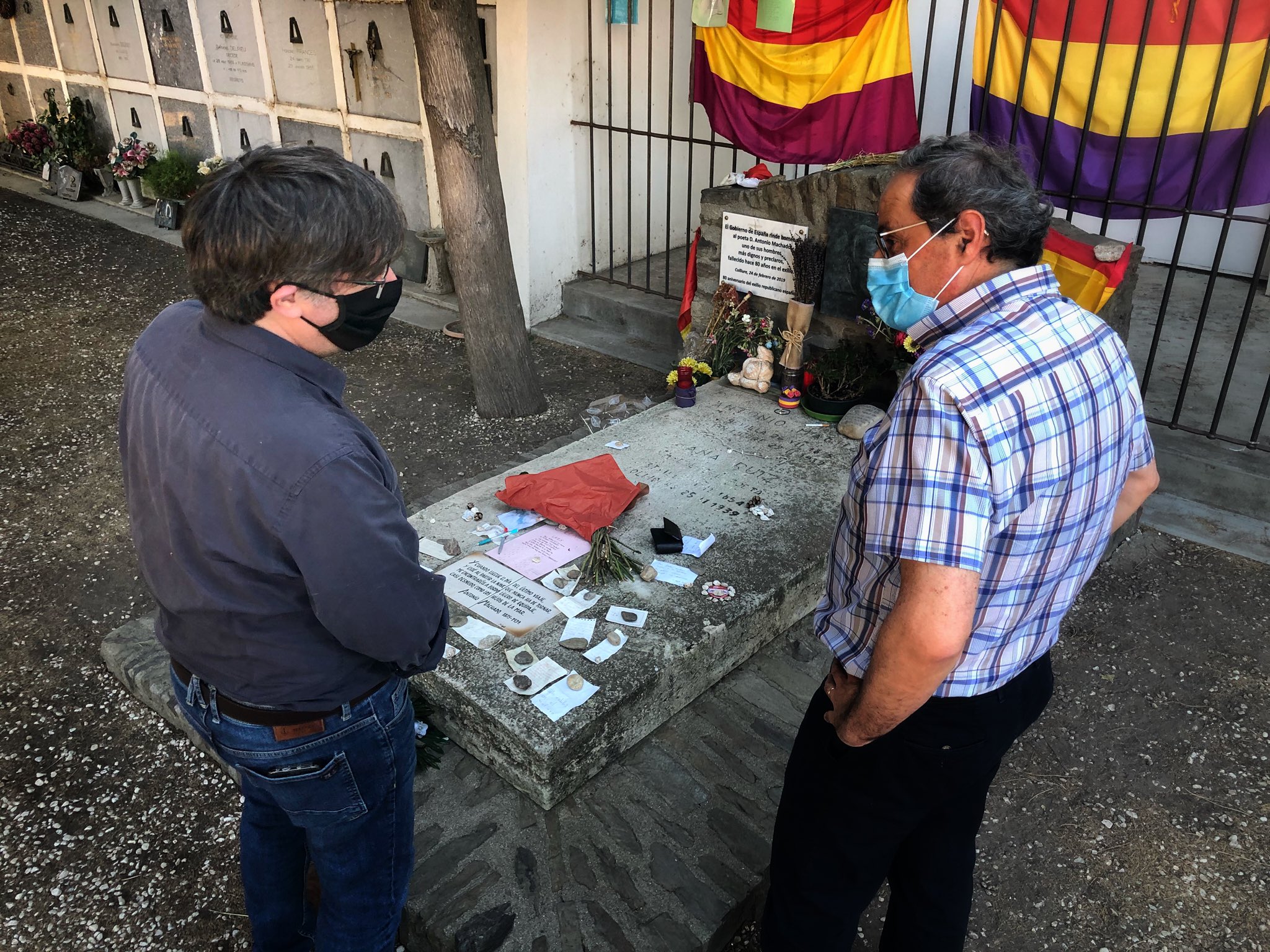 Puigdemont i Torra visiten la tomba de Machado a Cotlliure