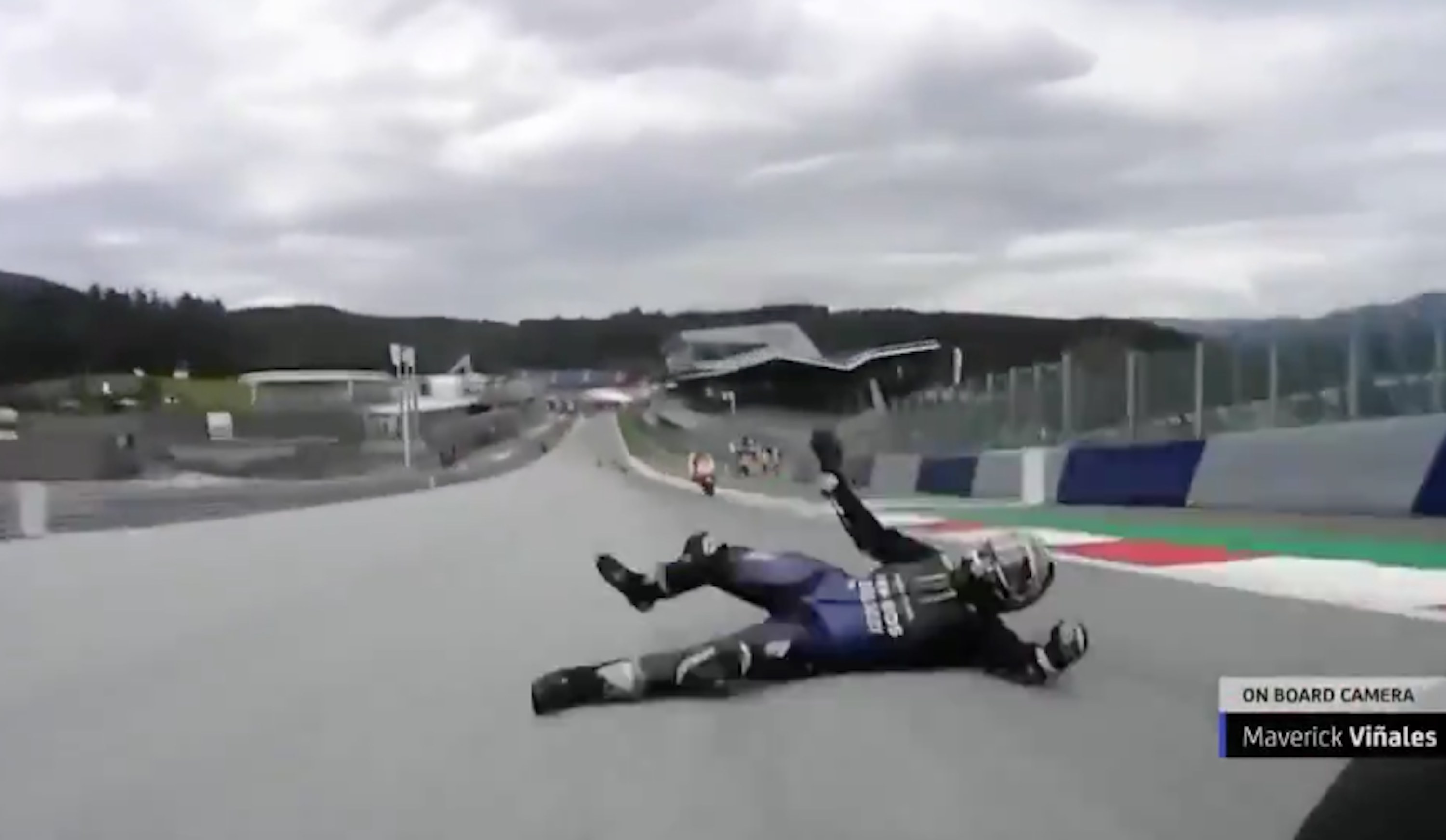 VÍDEO | Viñales se tira de la moto a 220 km/h para no chocar contra el muro
