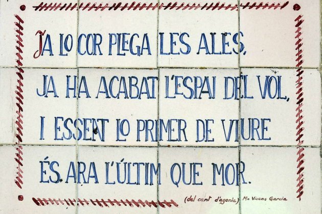 050 Poema de Francesc Vicent Garcia en la calle de la Fuente (Vallfogona de Riucorb)