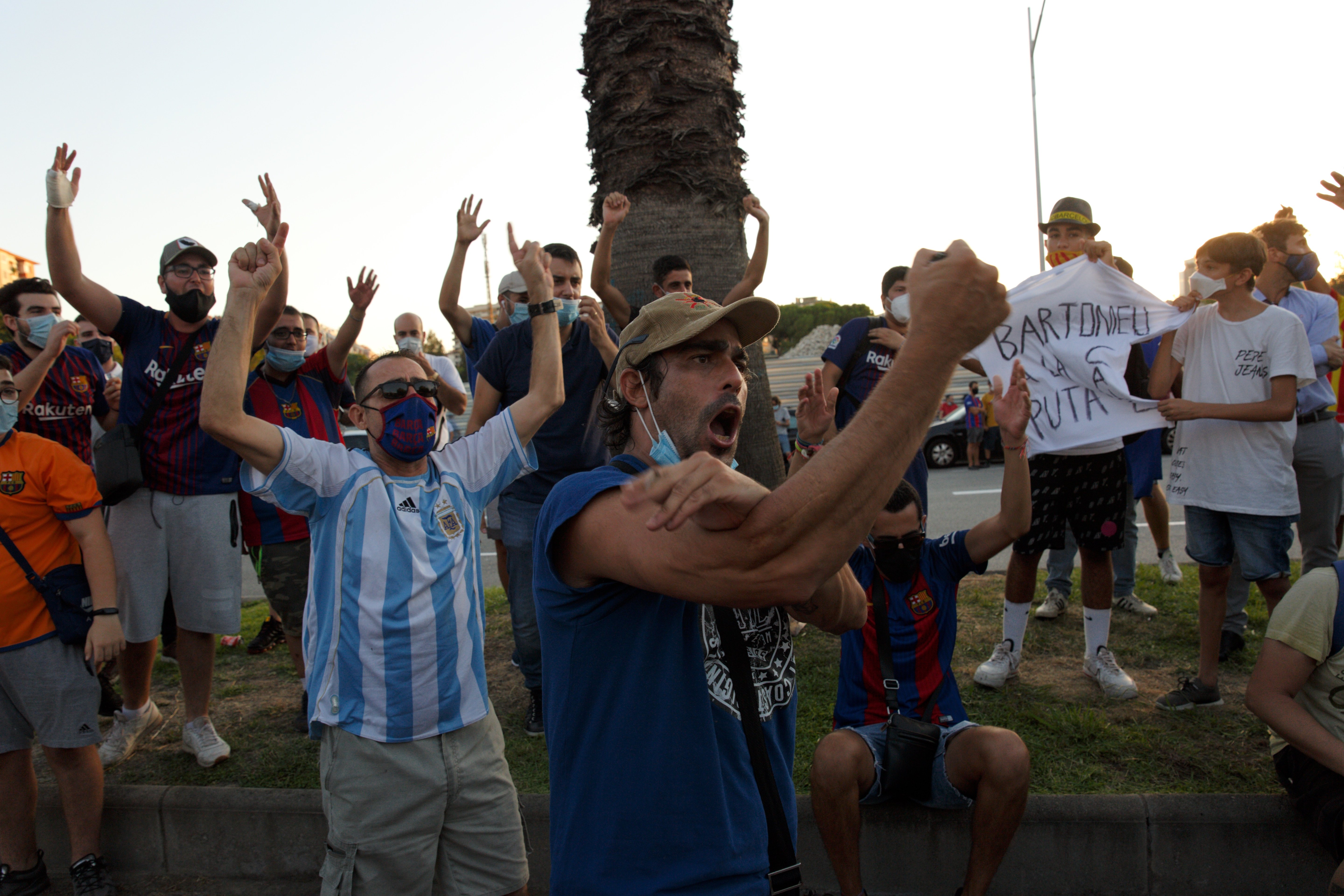 Una afició farta reclama el cap de Bartomeu al Camp Nou