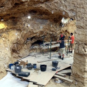 Descubren en el Abric Romaní un posible campamento de cazadores de ciervos