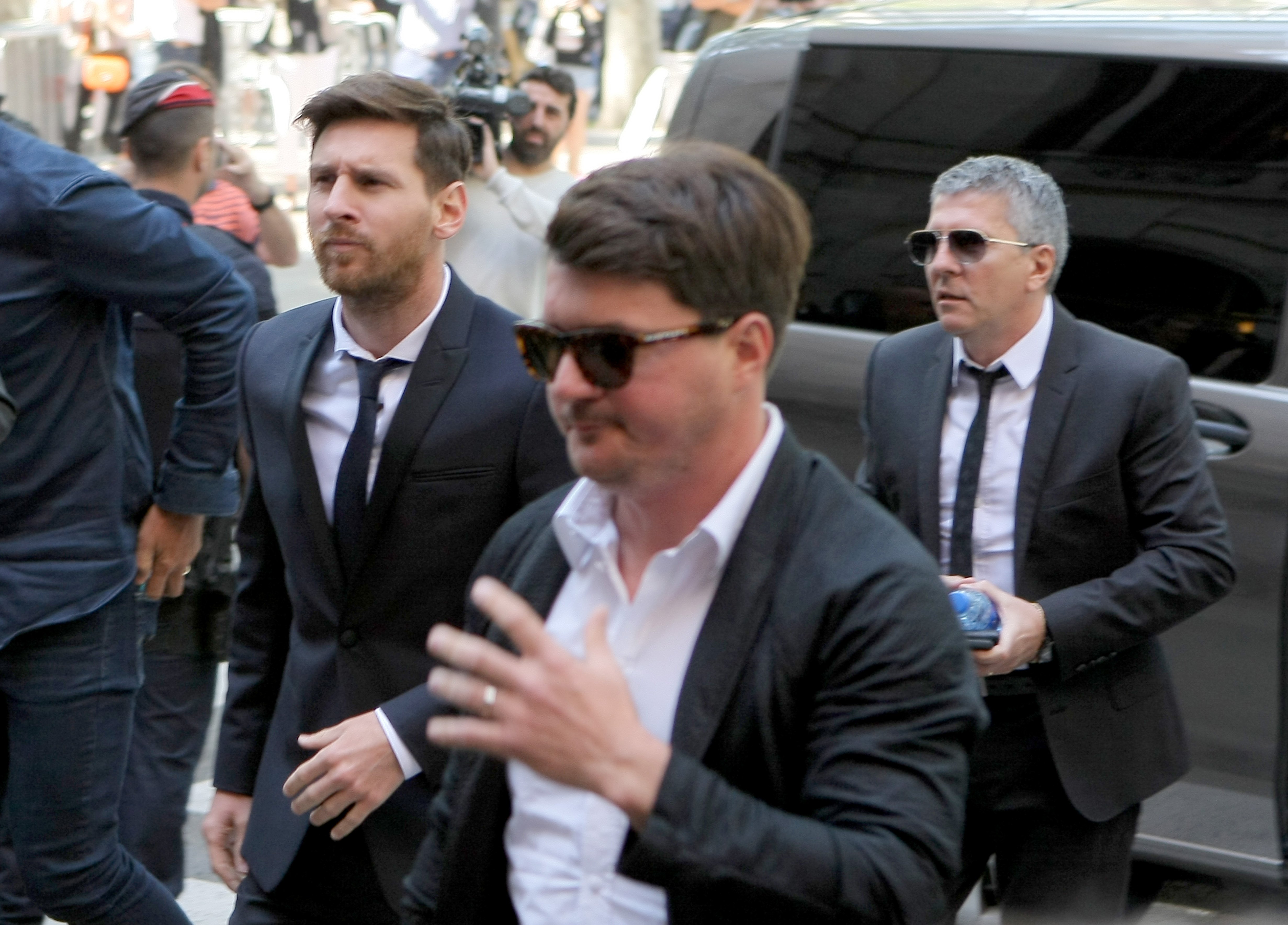 El padre de Messi ya está en Manchester negociando el fichaje del argentino