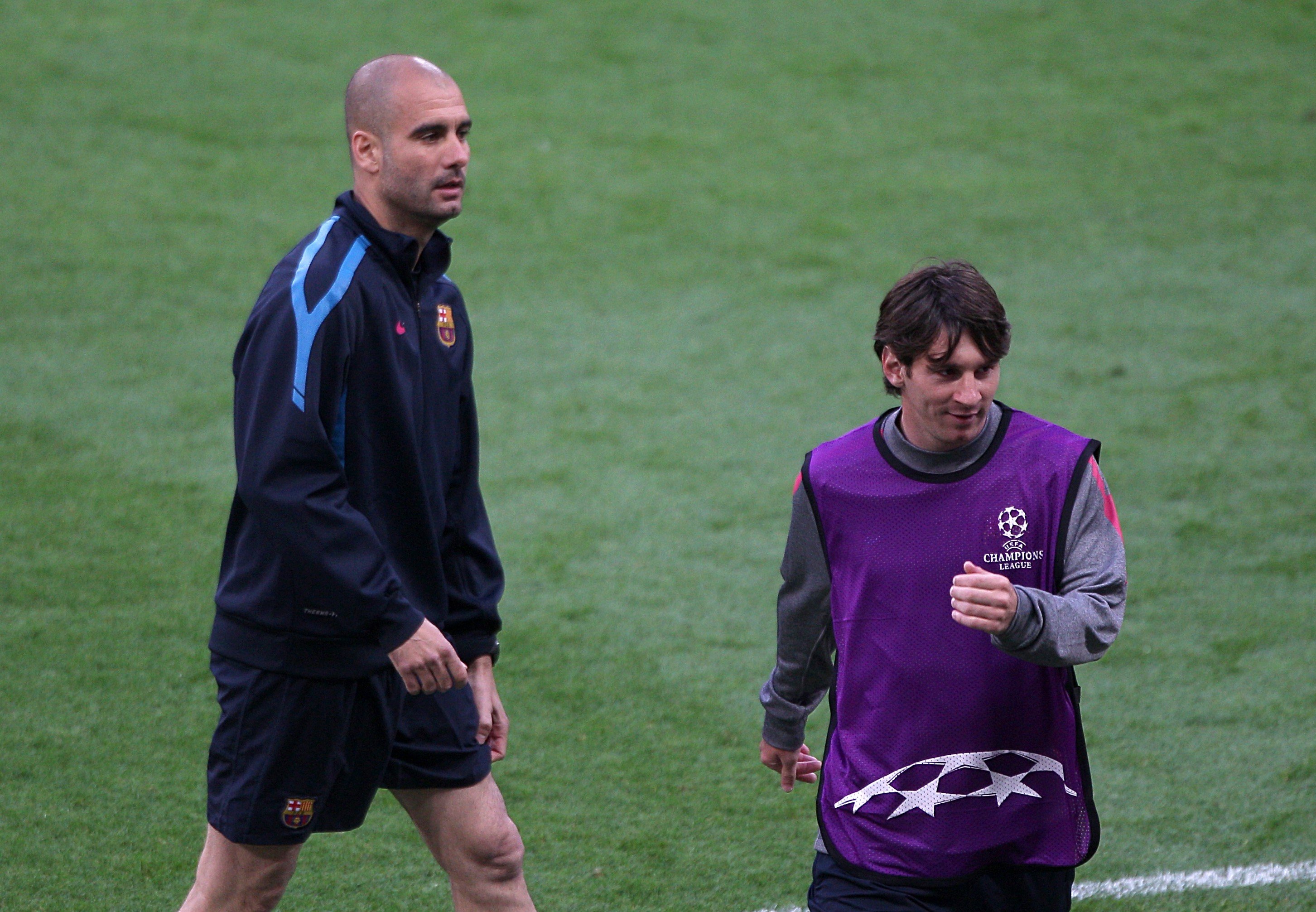 Pep Guardiola está negociando con el padre de Messi para quitárselo al Barça y al PSG y llevarlo al City
