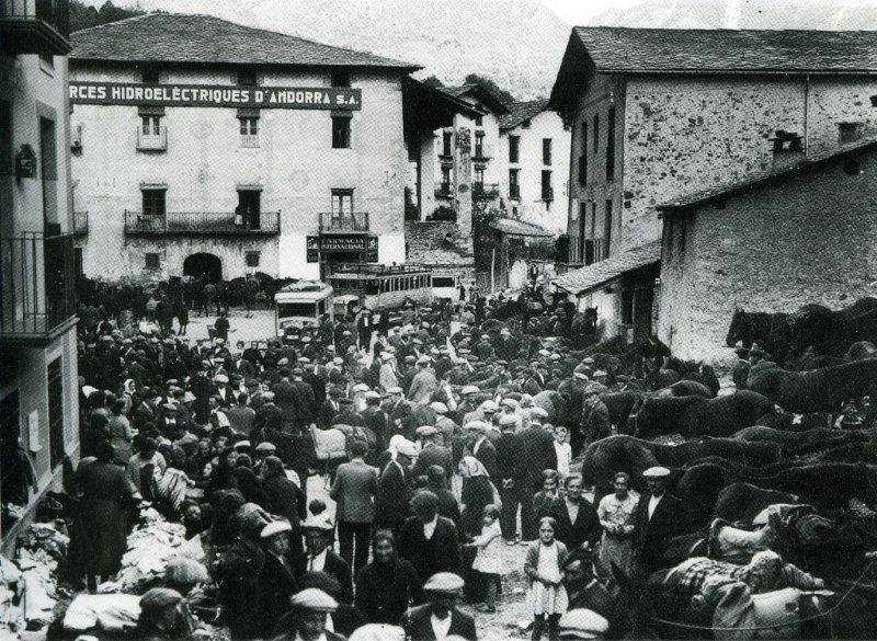 Imatge d'Andorra la Vella i de la seu de FHASA (circa 1930). Font Blog Andorra Antiga