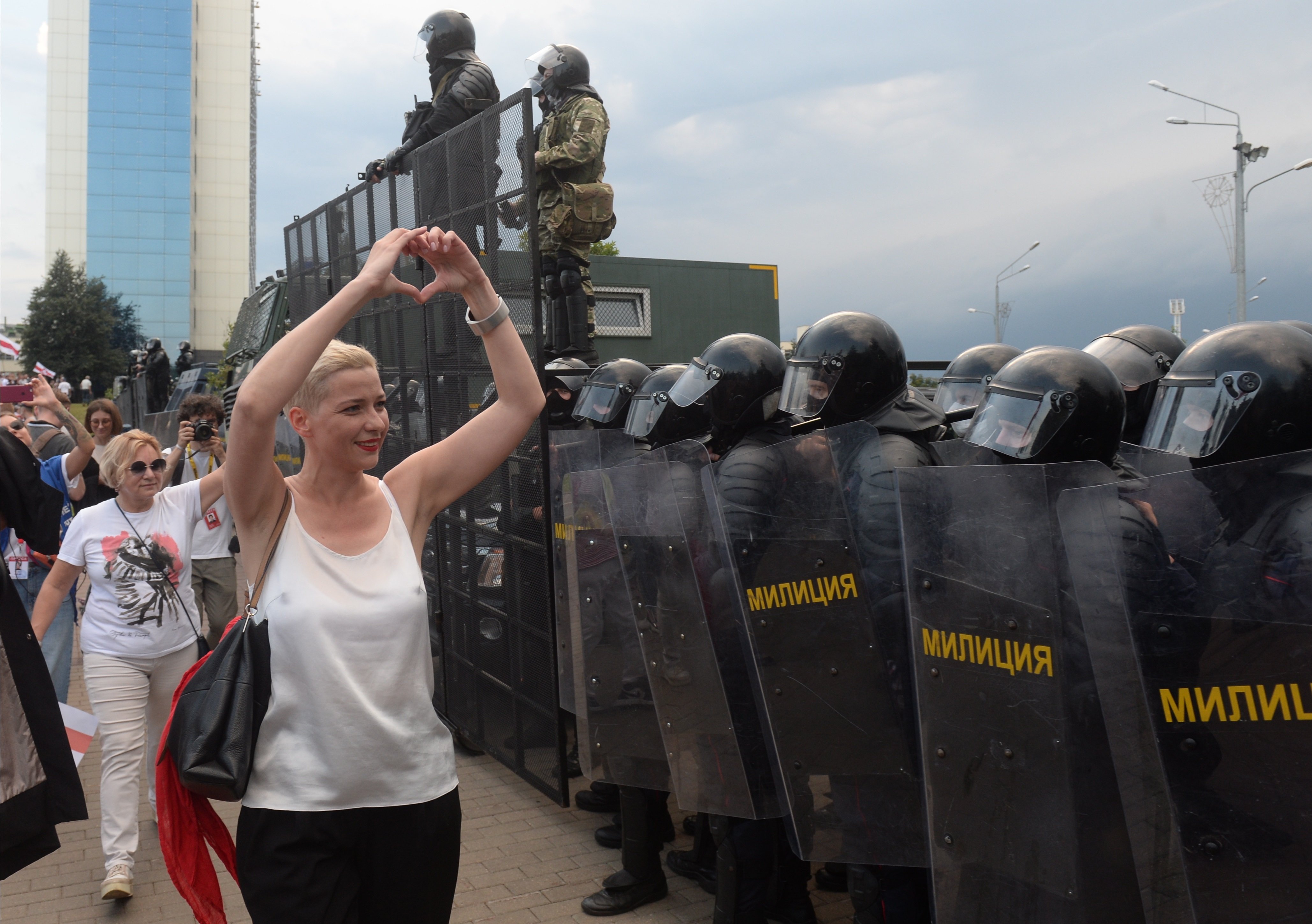 La oposición bielorrusa no afloja y sale a la calle en otra gran manifestación