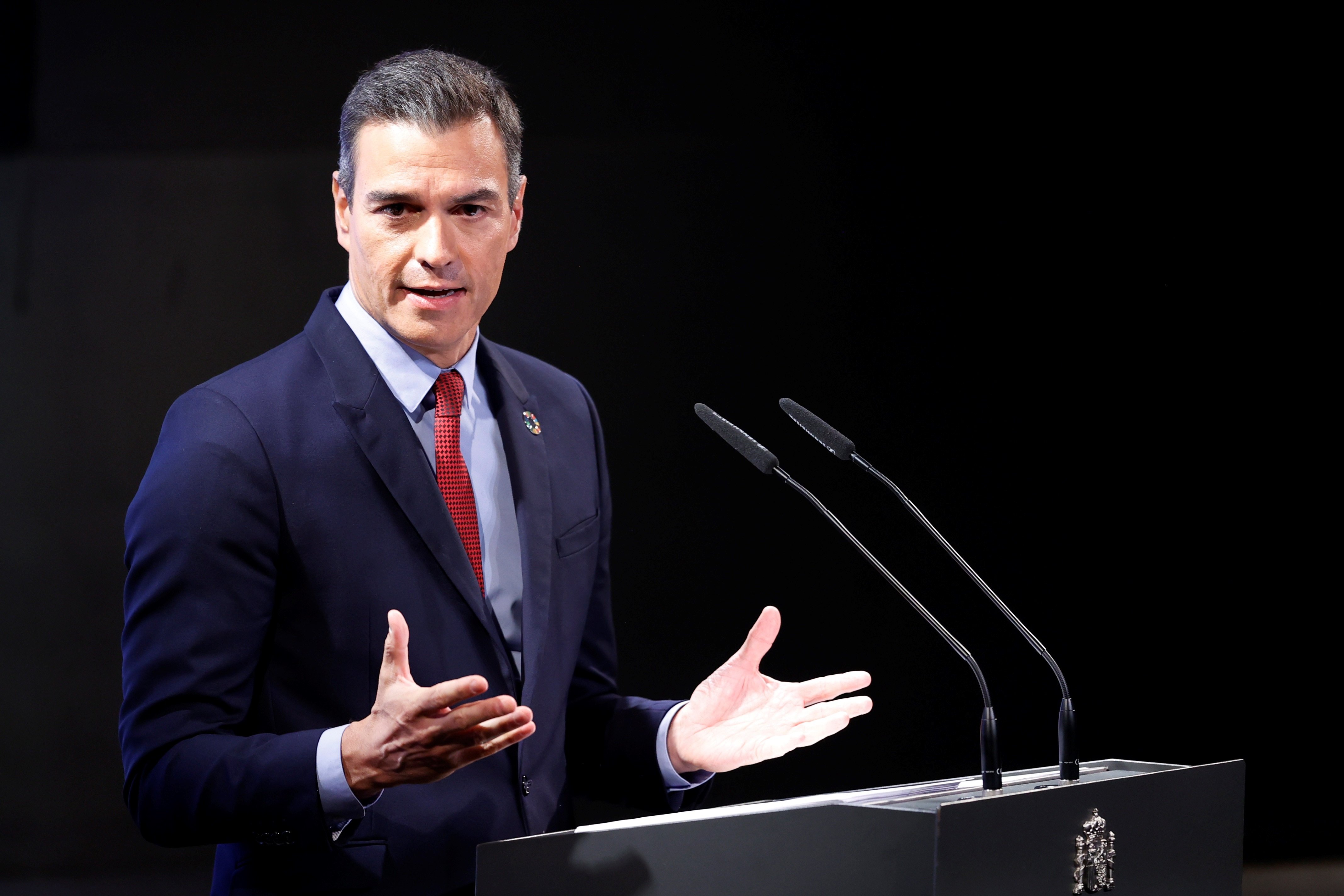 Sánchez s’envolta de l'Ibex per exigir "unitat i estabilitat" al PP