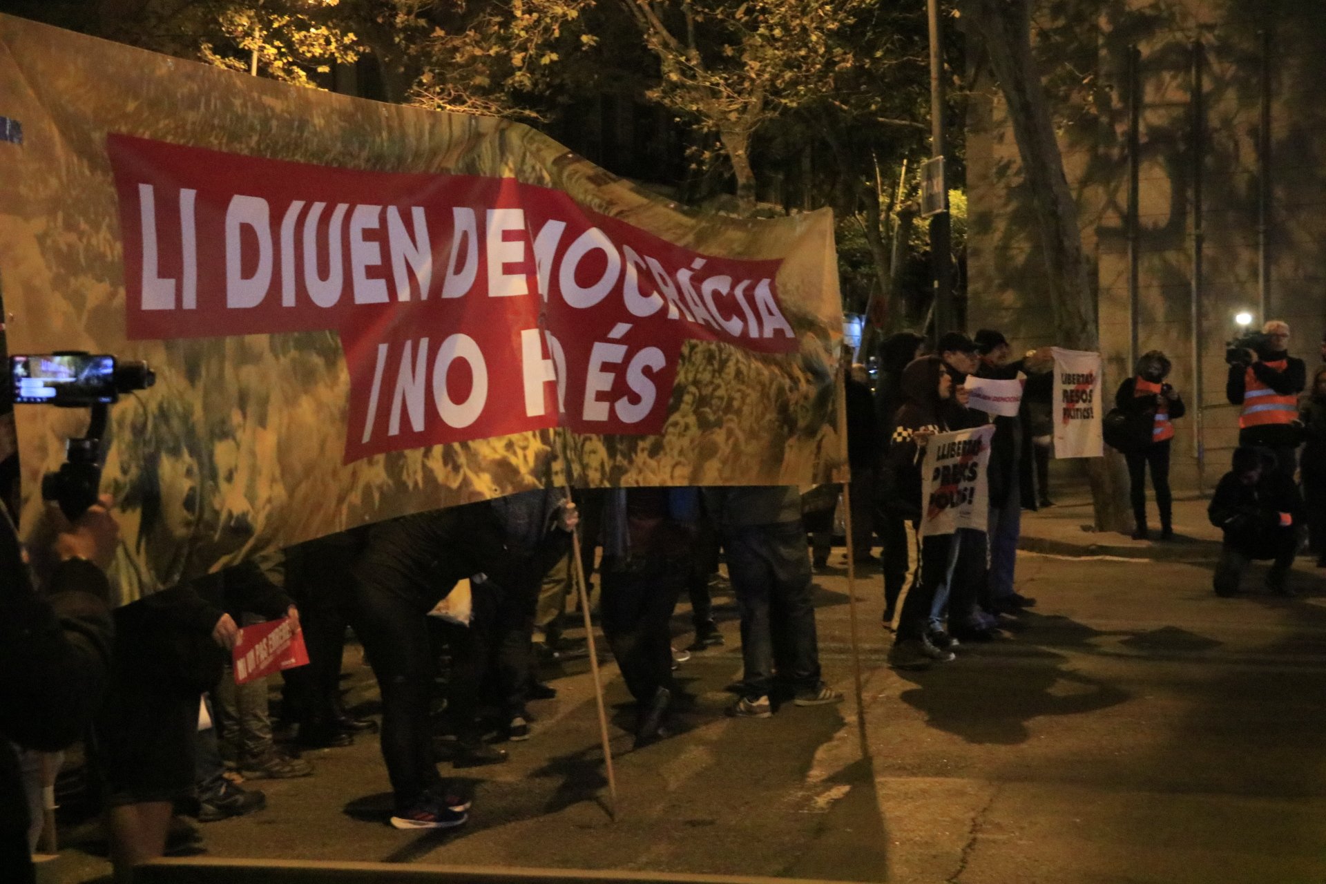 Los CDR llaman a "salir a la calle" por la Diada