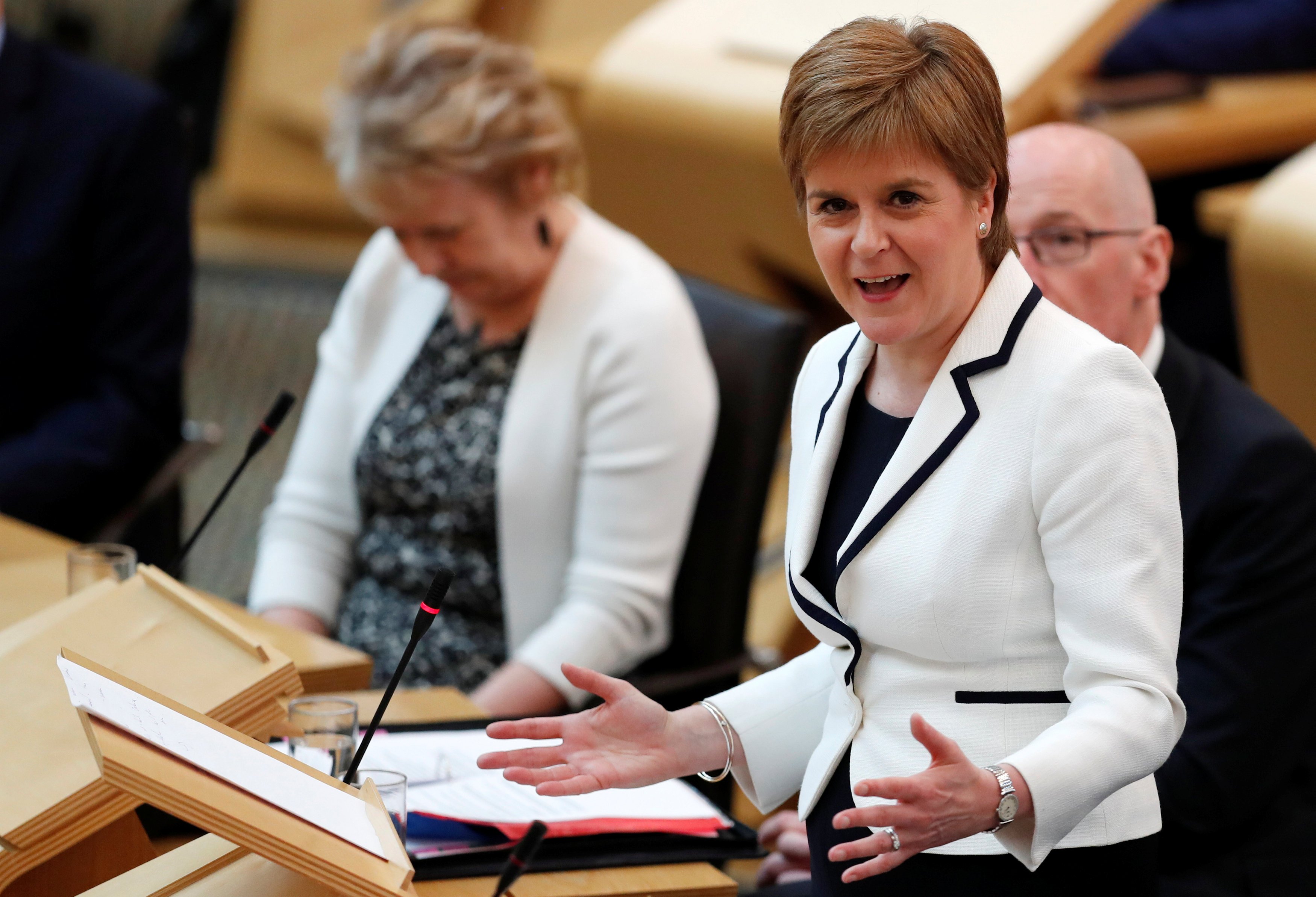 Sturgeon propondrá un segundo referéndum en Escocia antes de mayo