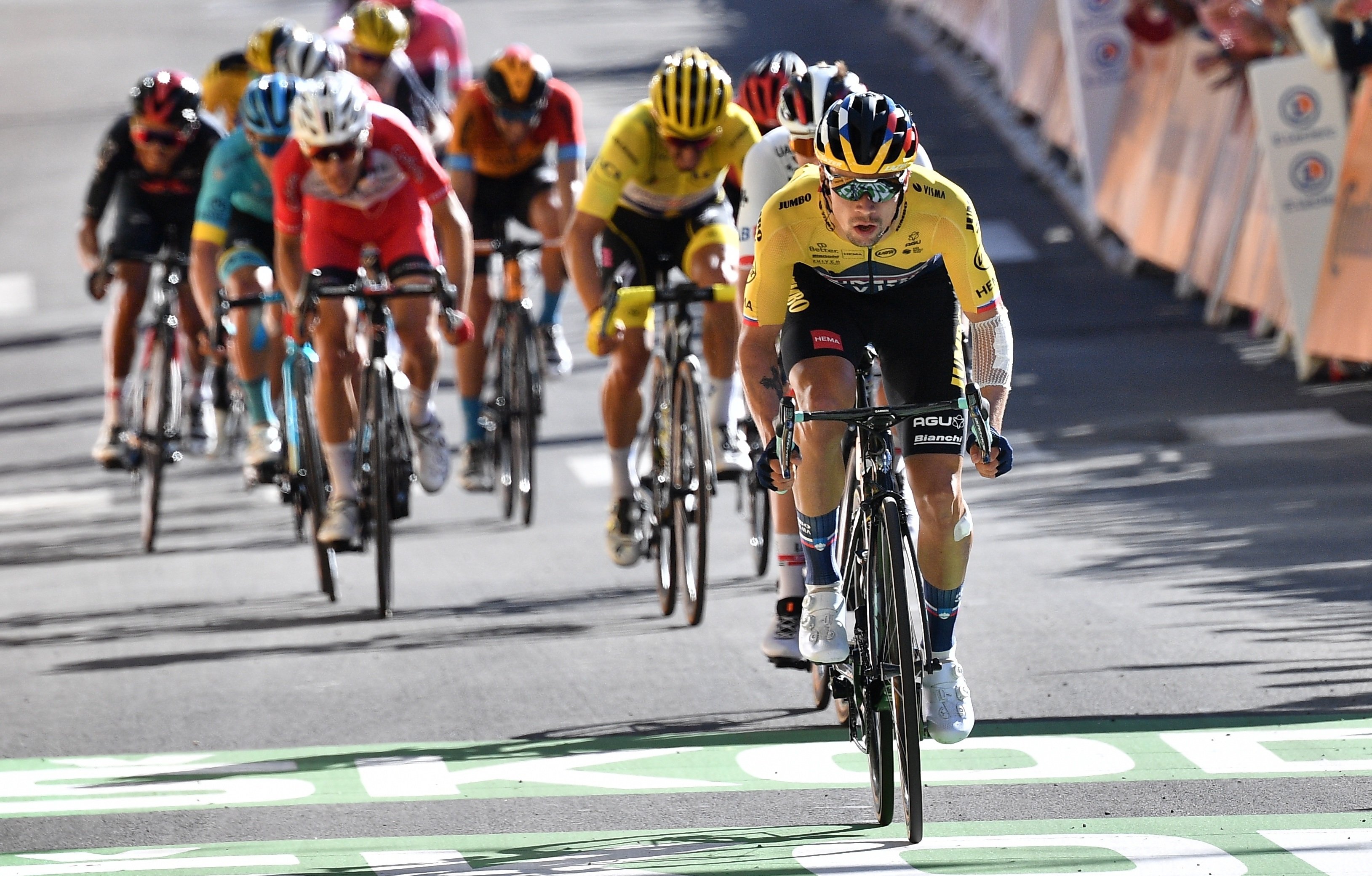 Golpe de autoridad de Primoz Roglic en el primer final de etapa en alto