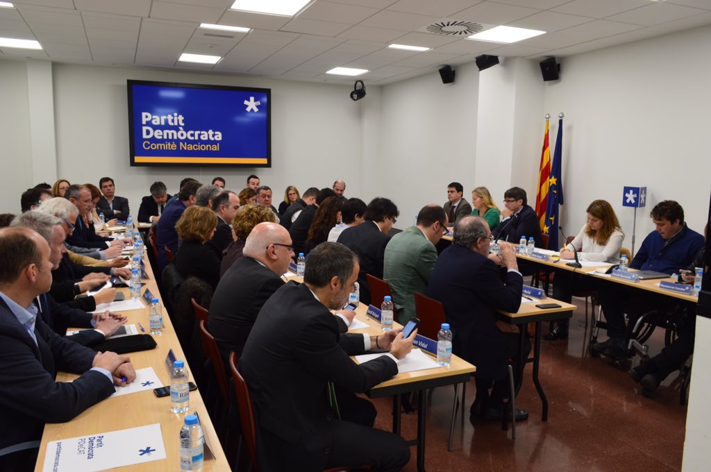 Puigdemont repasa al PDeCAT en ausencia de Mas