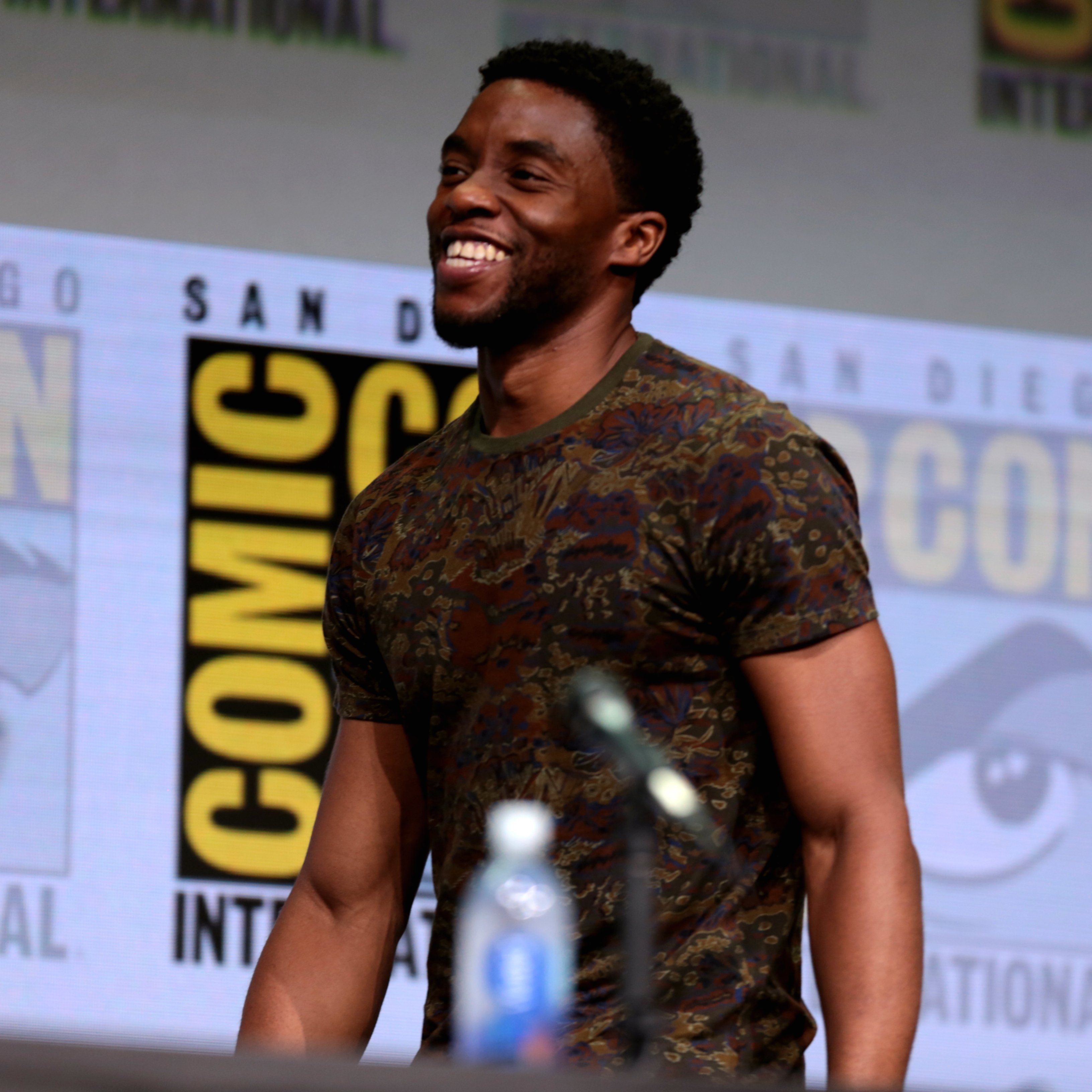 Creix el càncer de còlon en menors de 50, com en el cas de Chadwick Boseman