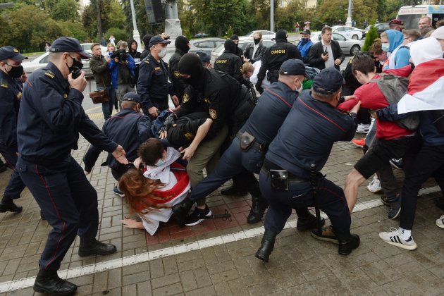Entrontament estudiantes policía Bielorrusia