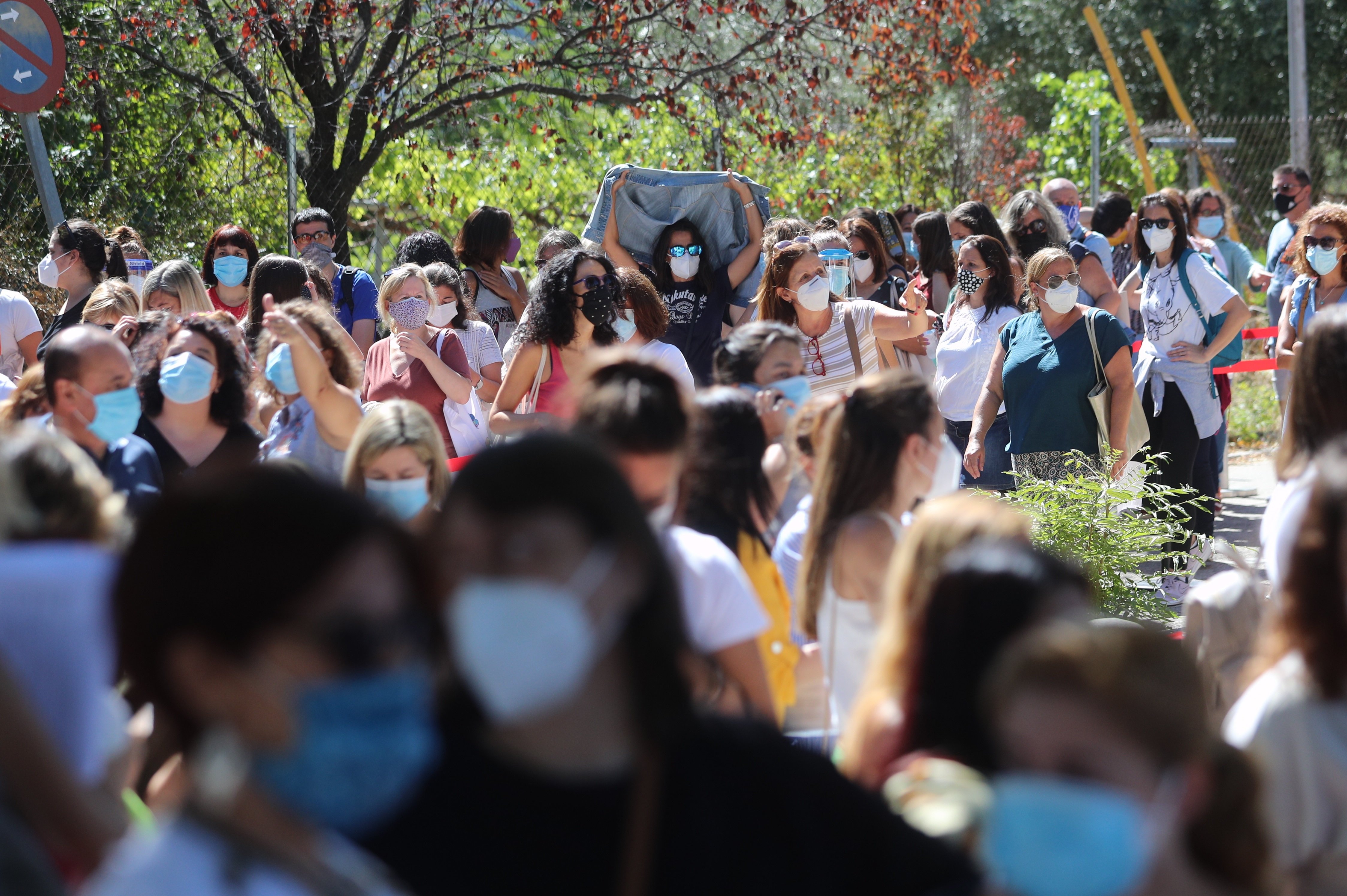 Nueva chapuza de Madrid con el coronavirus: cancela los tests a los profesores