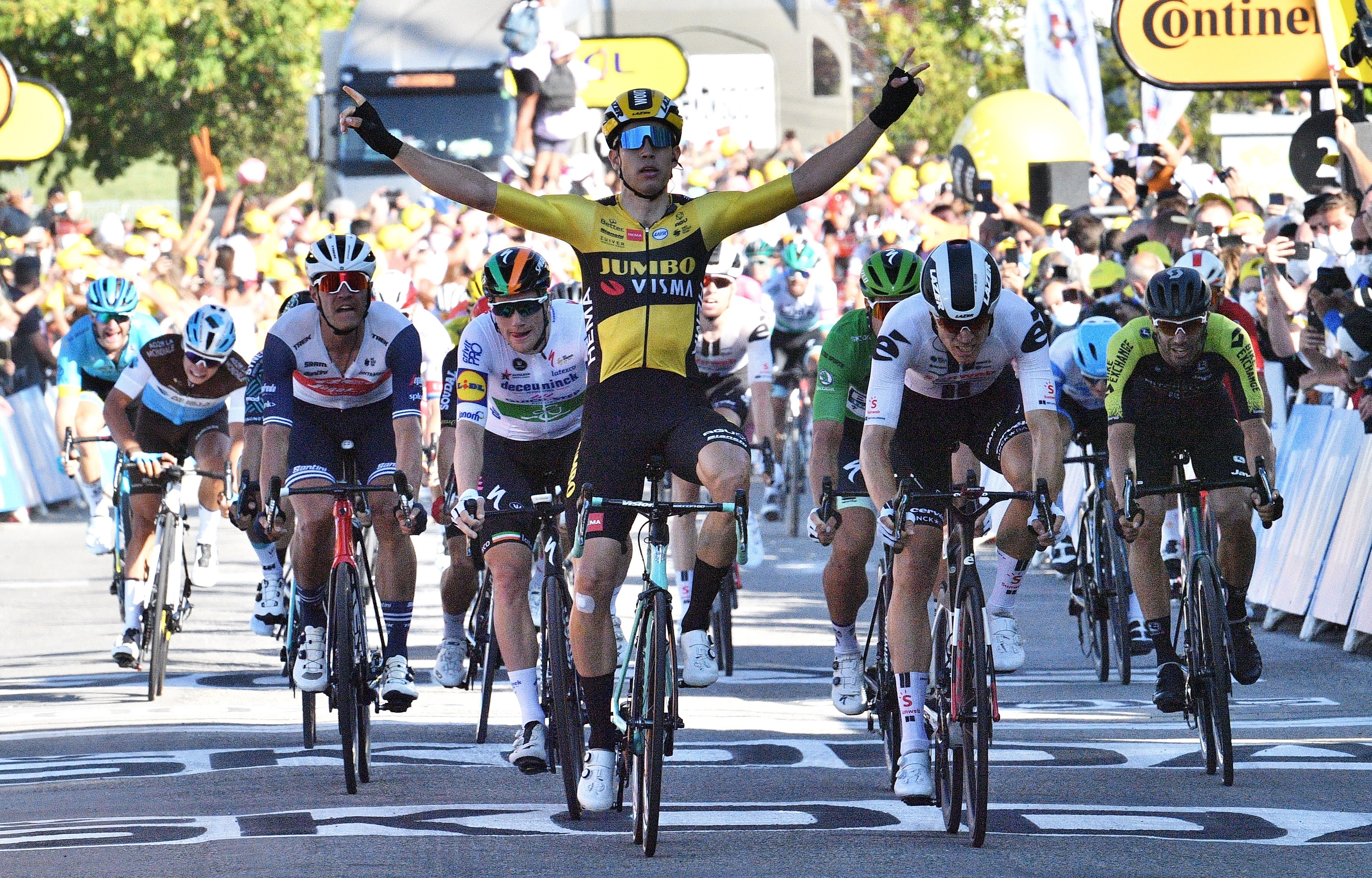 Van Aert se adjudica la etapa en la que Alaphilippe cede el liderato a Yates