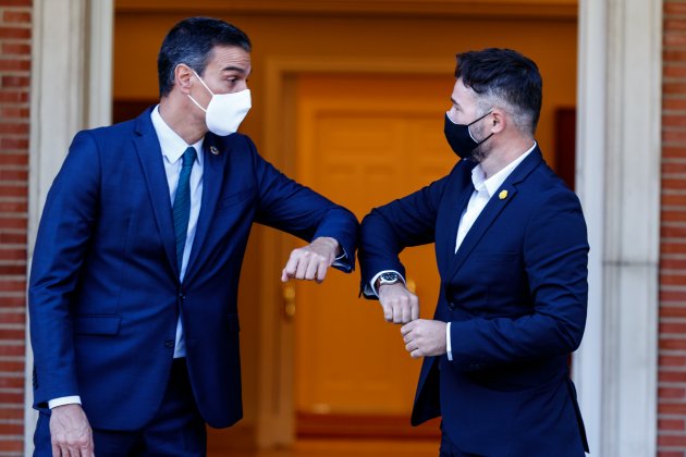 Pedro Sánchez saluda Gabriel Rufián Moncloa EP