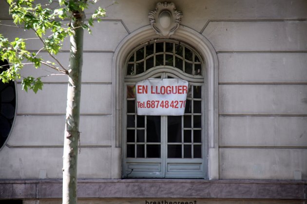 Imatge d'arxiu d'un cartell de lloguer del 22 de maig del 2019. Foto: ACN