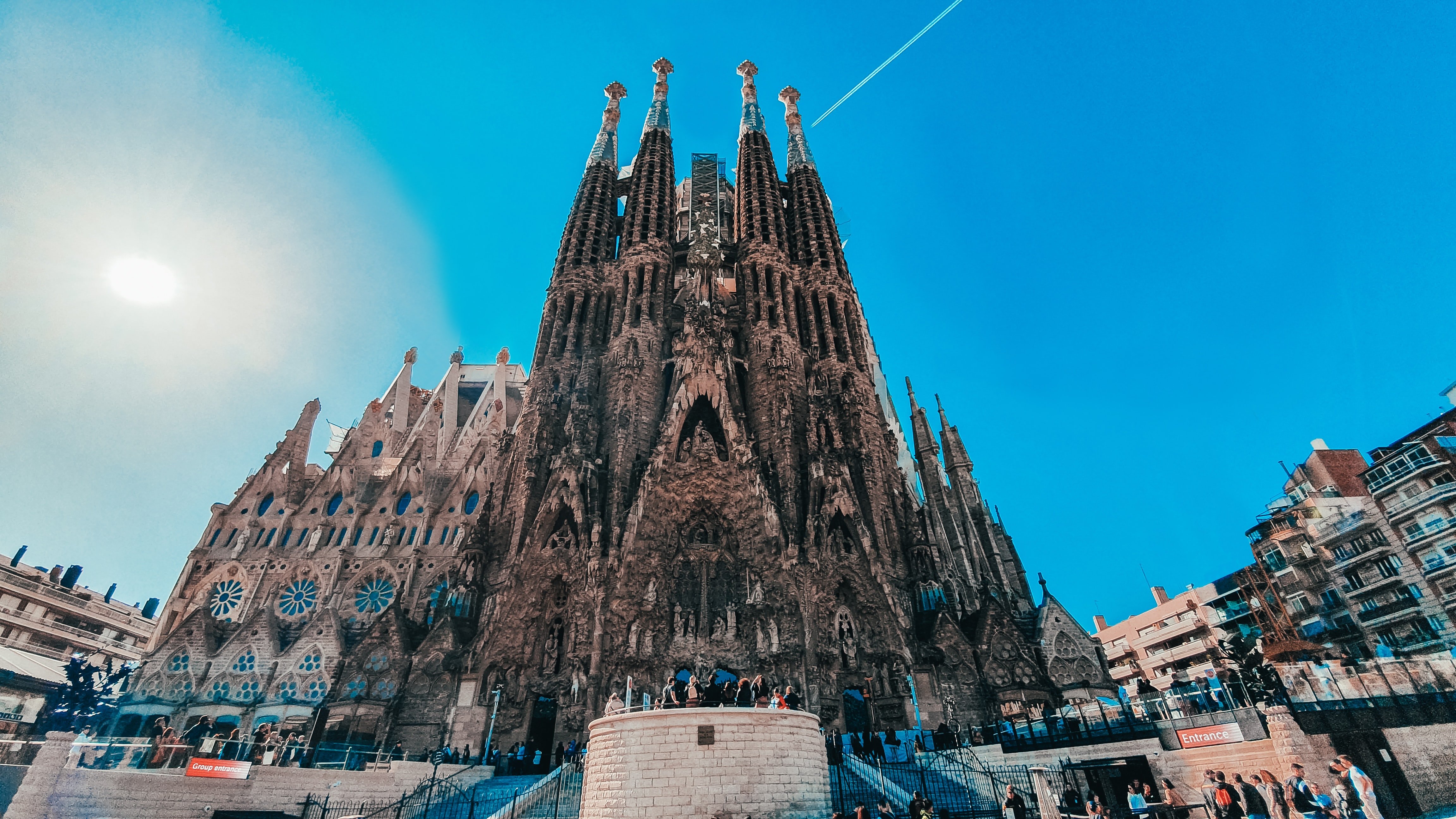 Per què dilluns s'il·luminaran de vermell la Sagrada Família i la Torre Glòries?