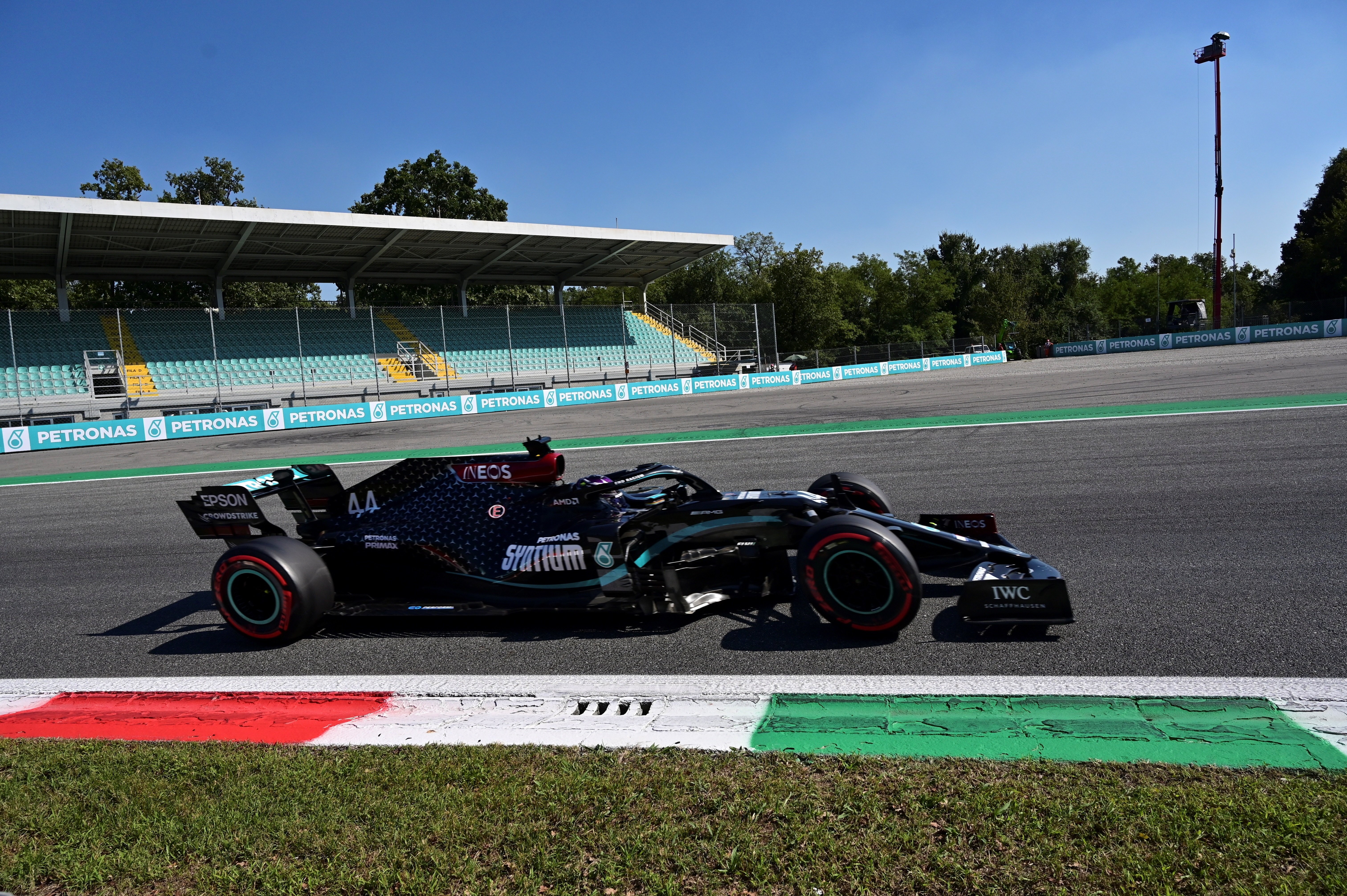 Els Mercedes volen, Sainz brilla i els Ferrari s'enfonsen a Monza