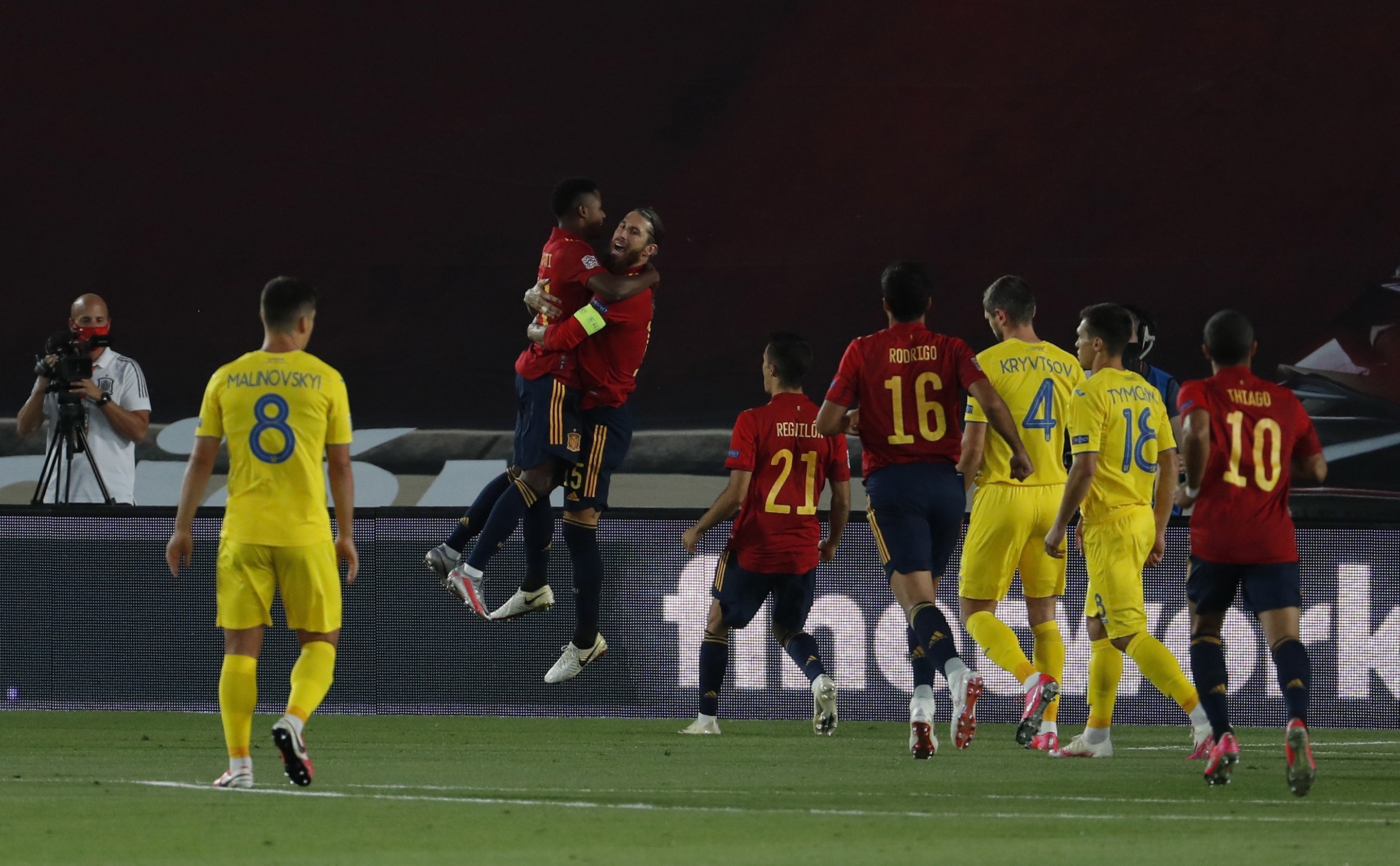 Un Ansu Fati de récord lidera a España en el triunfo contra Ucrania (4-0)