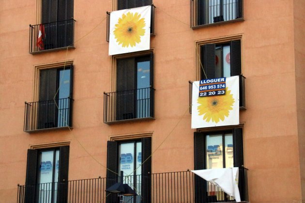 Piso alquiler cartel Girona ACN