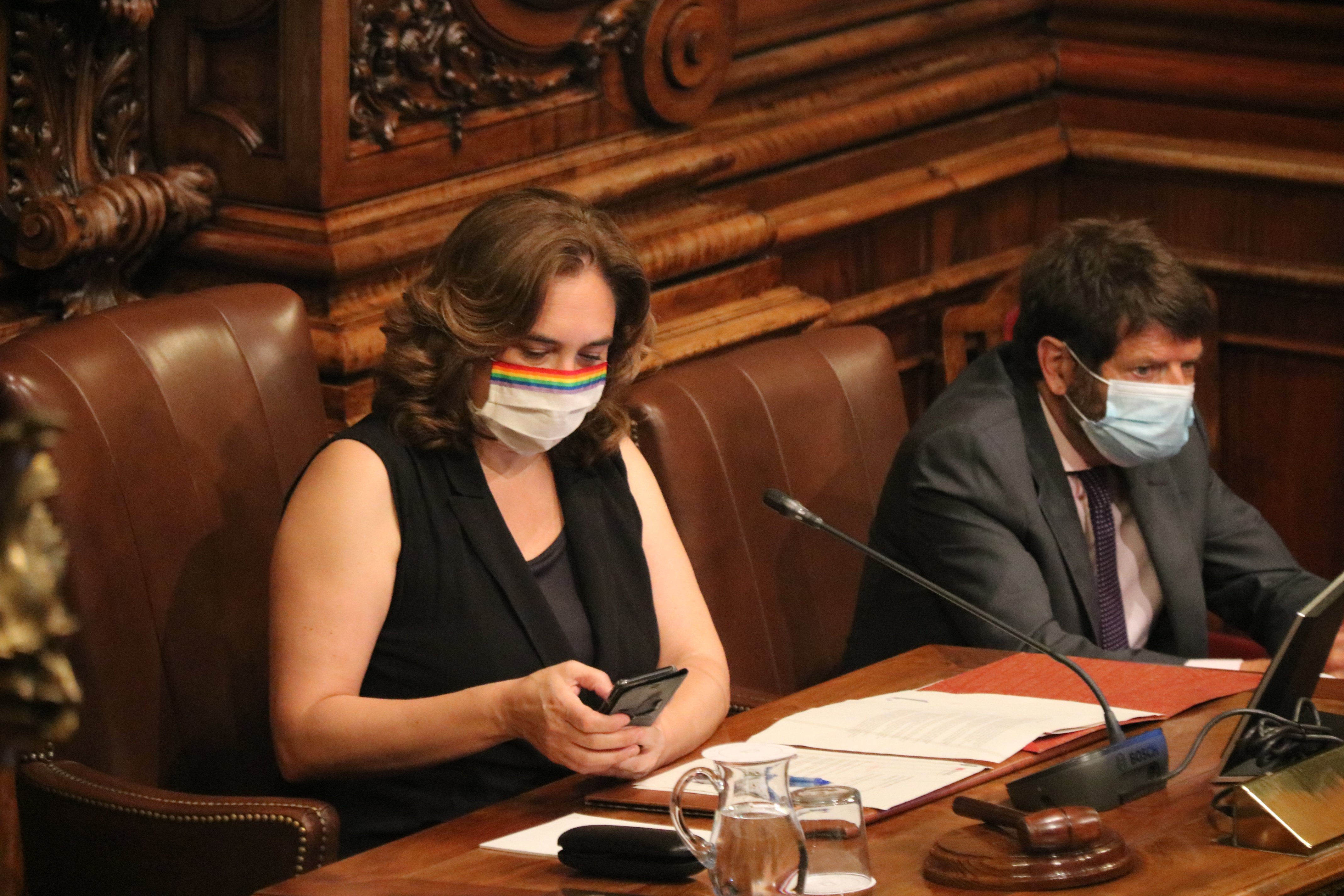 La fiscalia investiga Colau per delicte de seguretat vial pels blocs de formigó