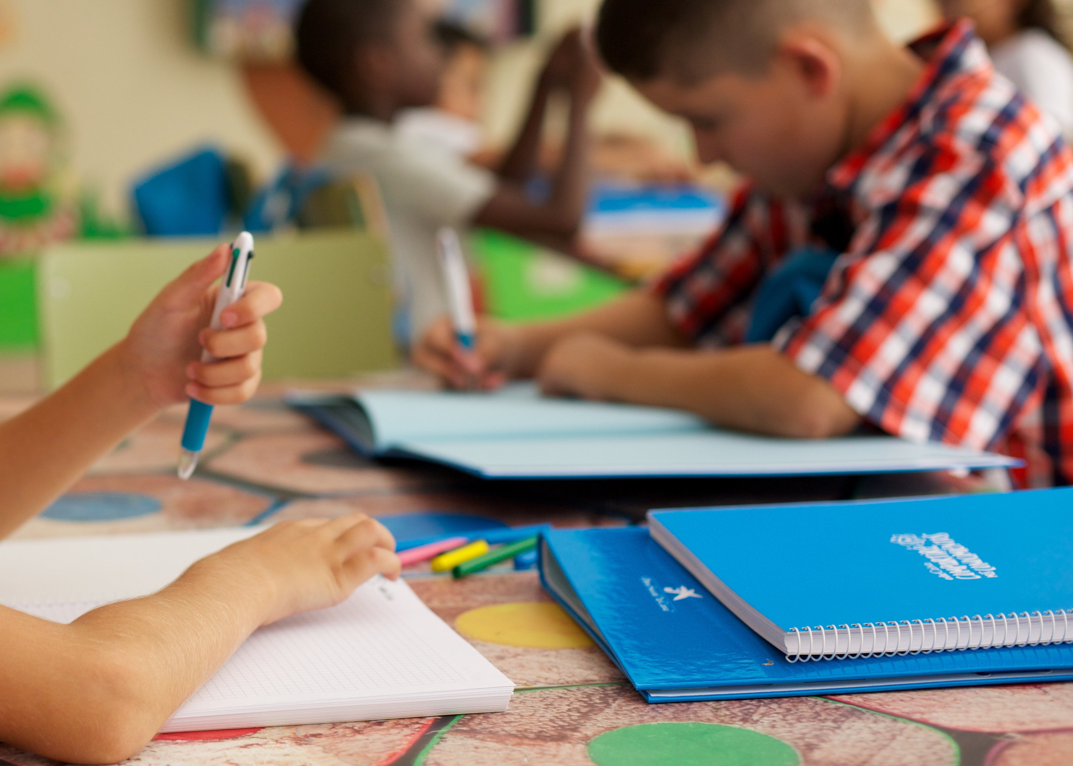 La Caixa facilita que més de 100.000 menors vulnerables tornin a l'escola