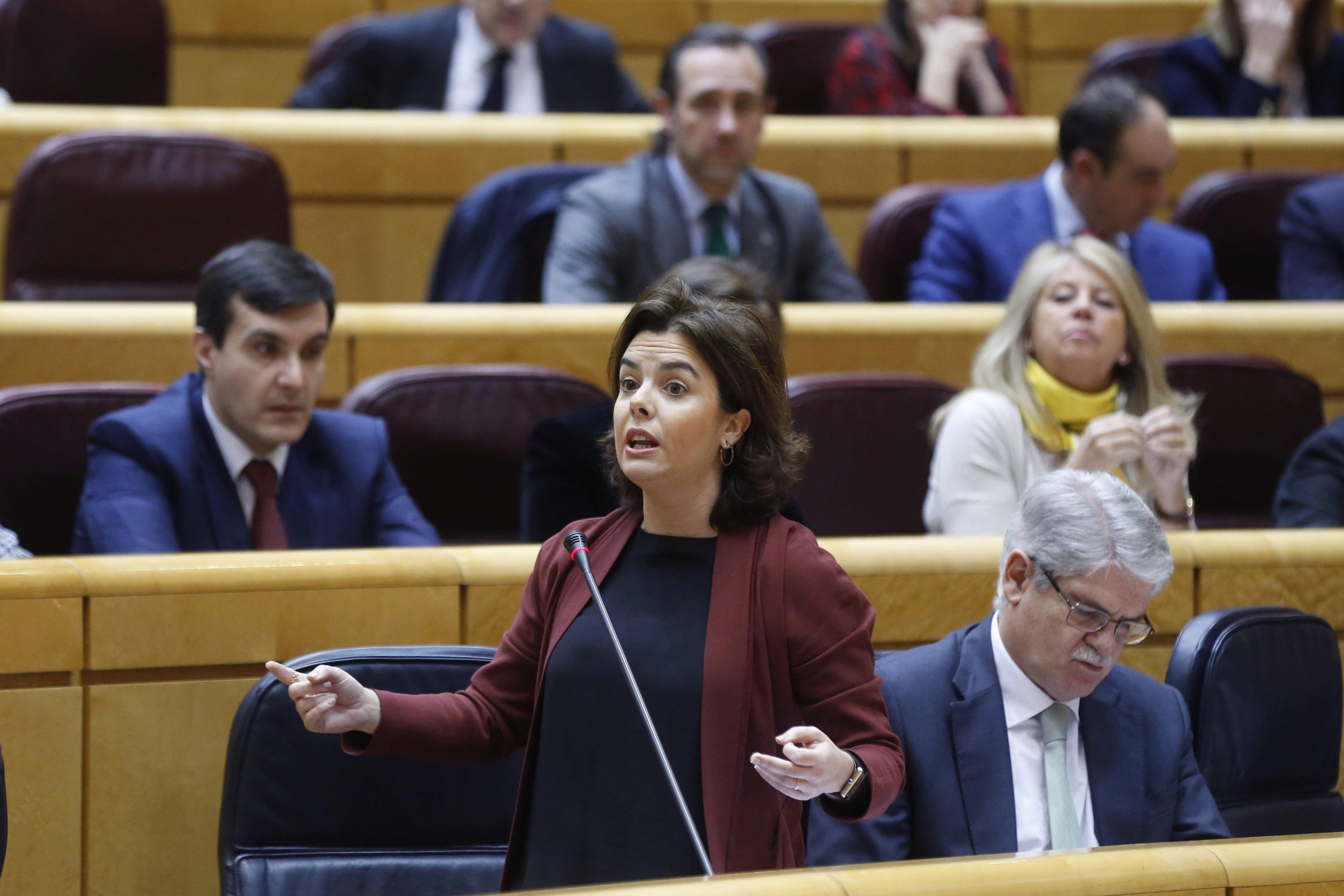 Santamaría acusa a Puigdemont de vivir en una "realidad paralela"