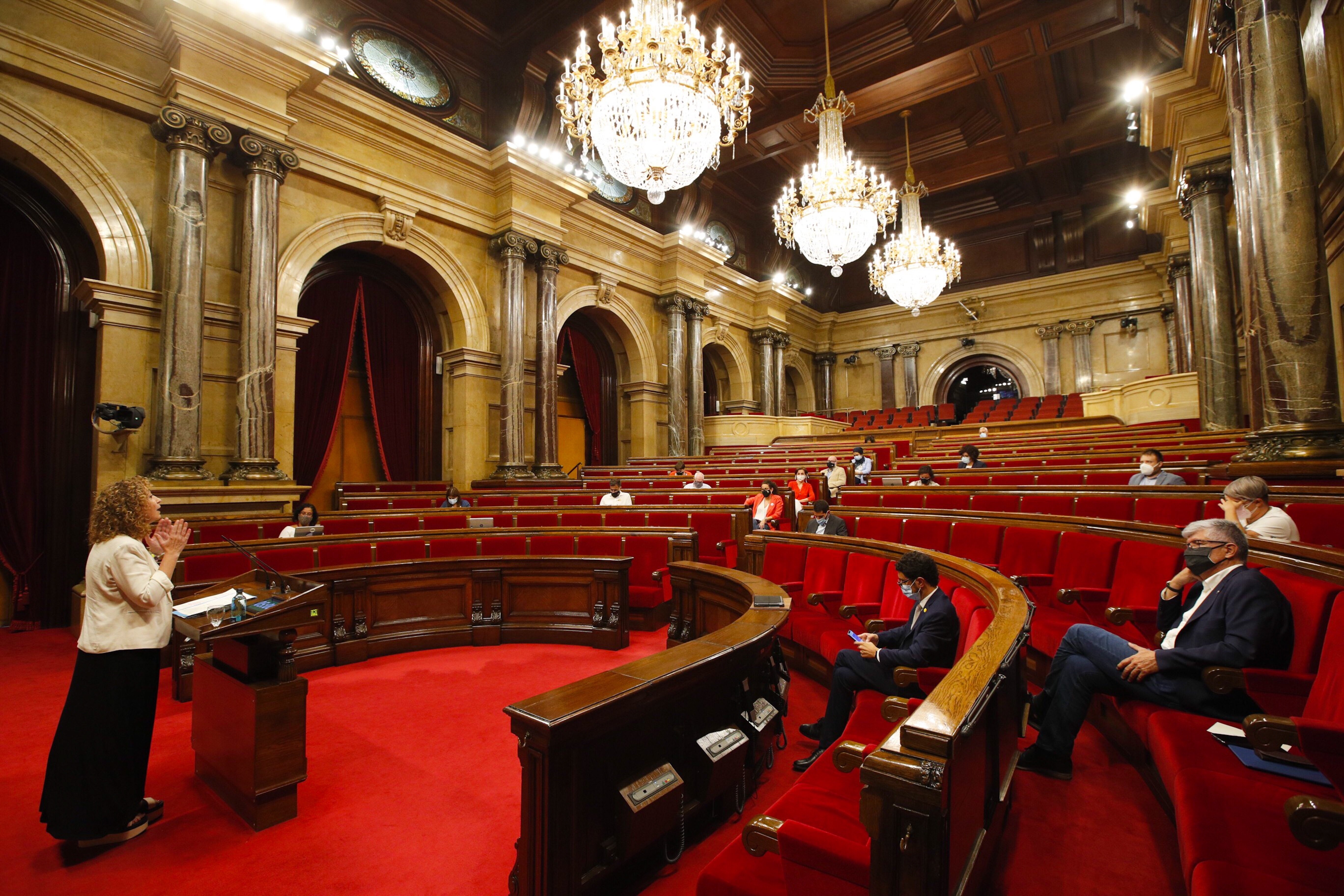 El Parlament aprueba la ley de los alquileres con la sombra del TC