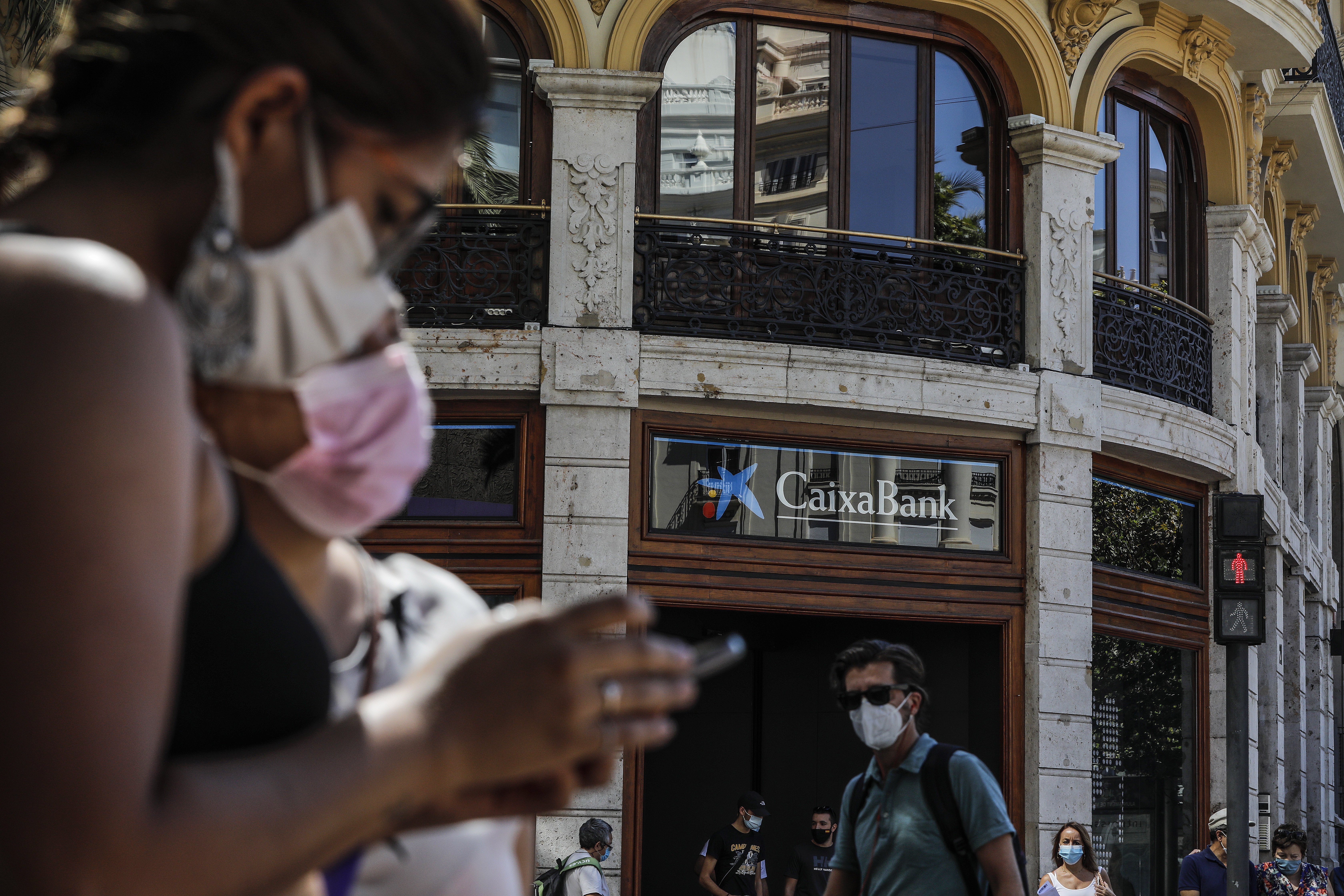 Fusions bancàries i una Catalunya òrfena