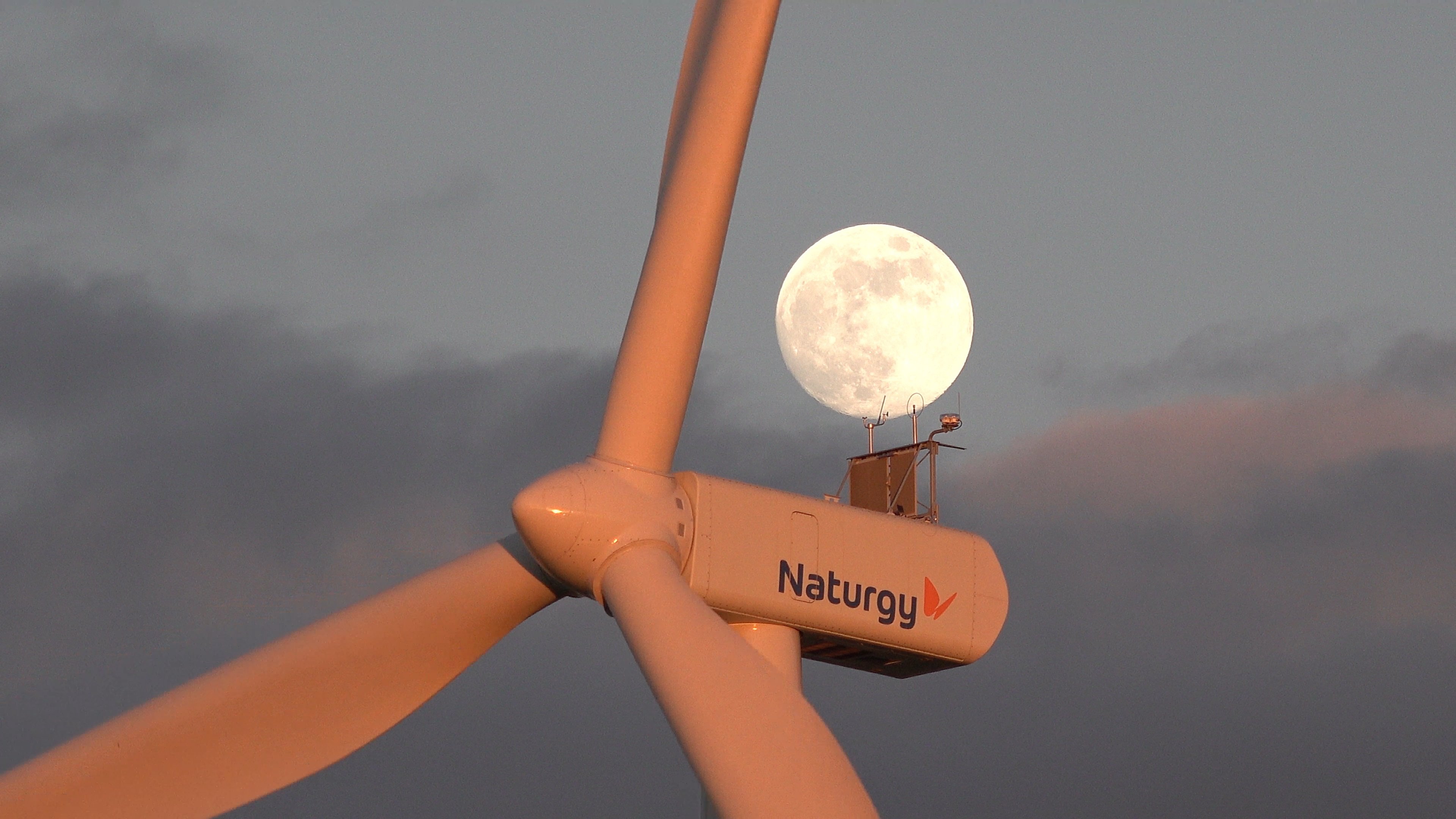 Naturgy subministrarà energia renovable a Correus per 50 milions