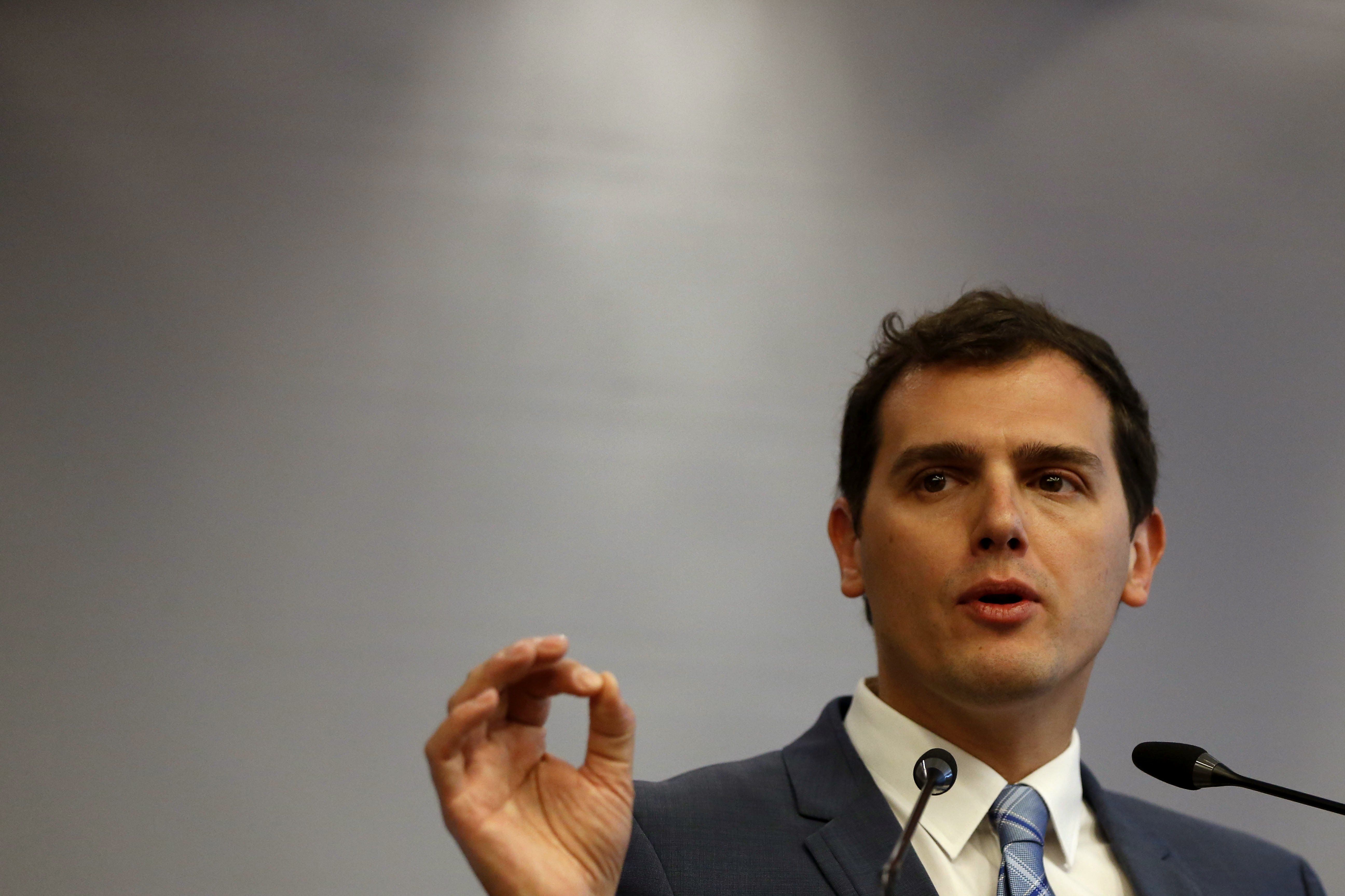 Rivera, a favor de la prohibició: "Jo tampoc portaré banderes de C's"