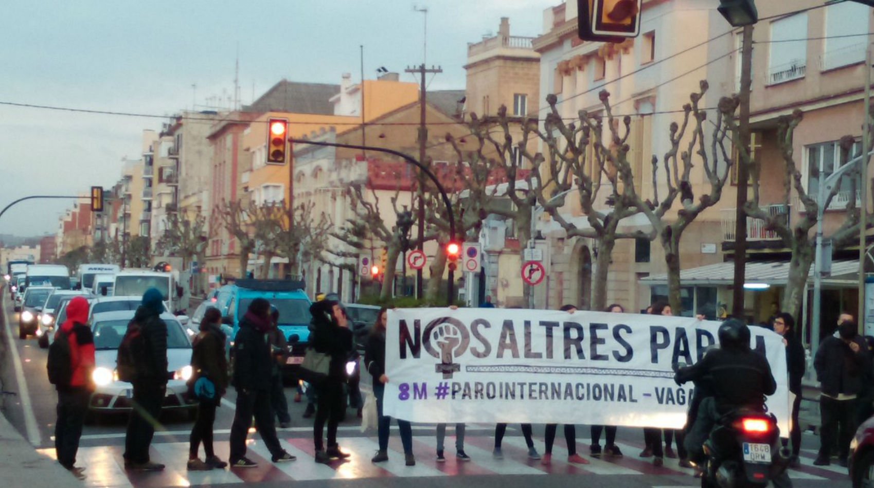 Manifestants tallen els accessos a Barcelona pel Dia de la Dona