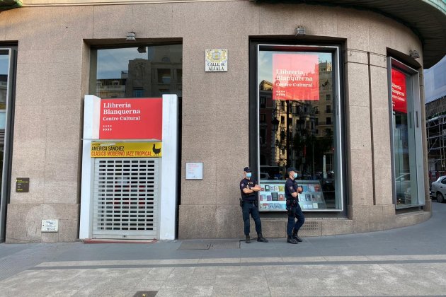 Librería Blanquerna Madrid Policía Nacional - Nicolas Tomás
