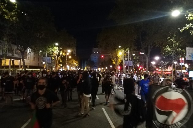 Manifestants CDR passeig de Gràcia Diada 2020 - Marc González