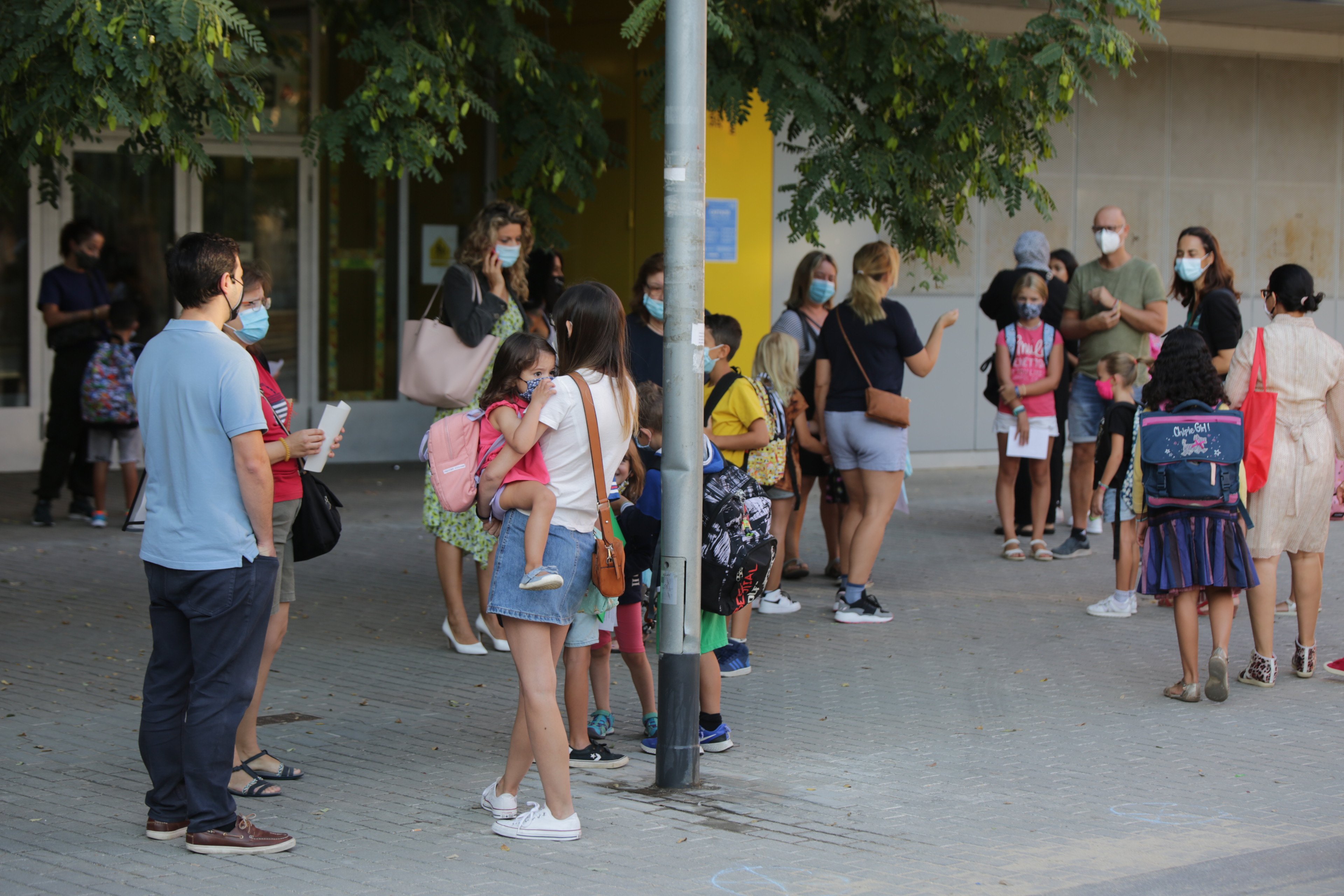 El síndic pide extremar la vigilancia contra el maltrato infantil